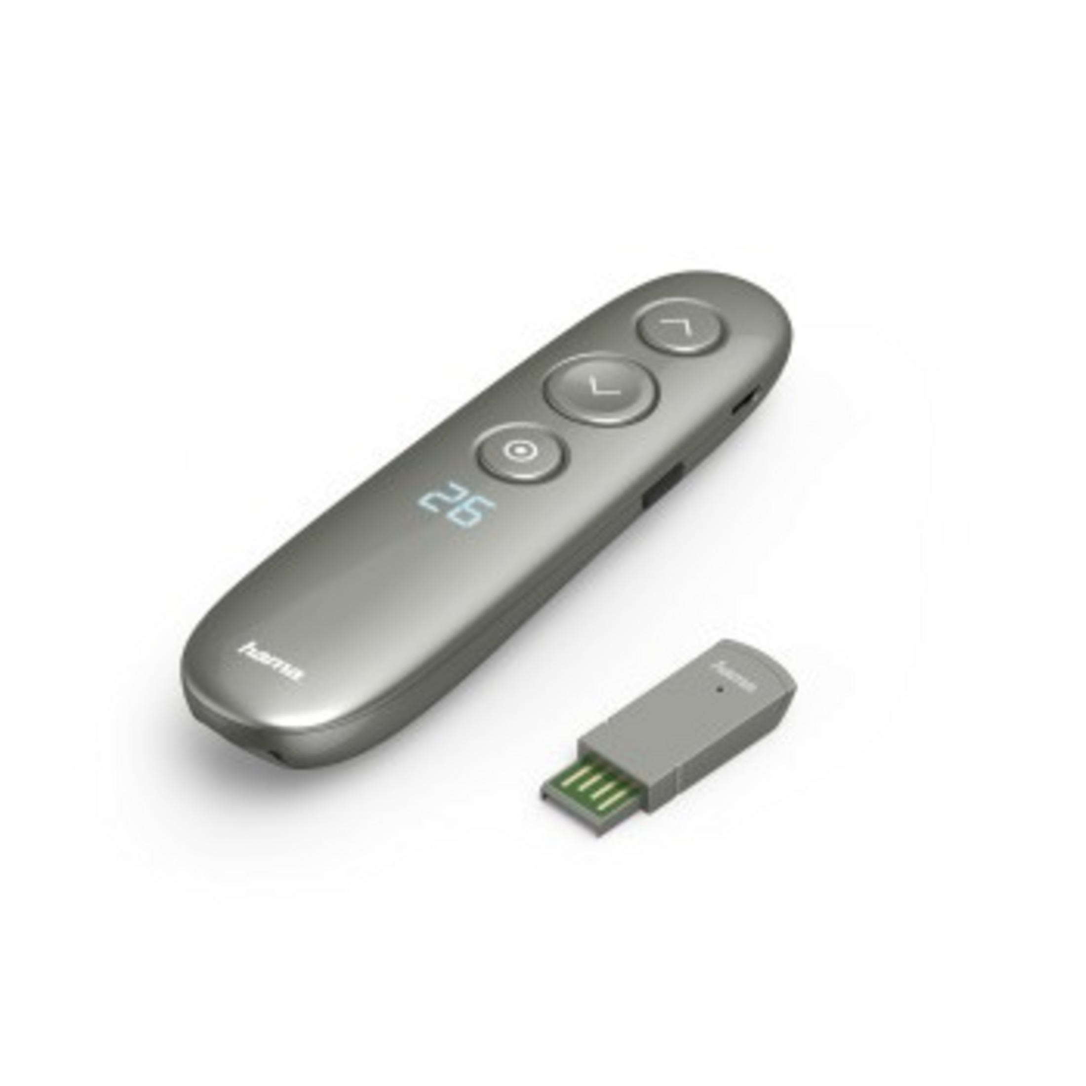Presentador plateado con receptor USB y pantalla. Muestra '26'.
