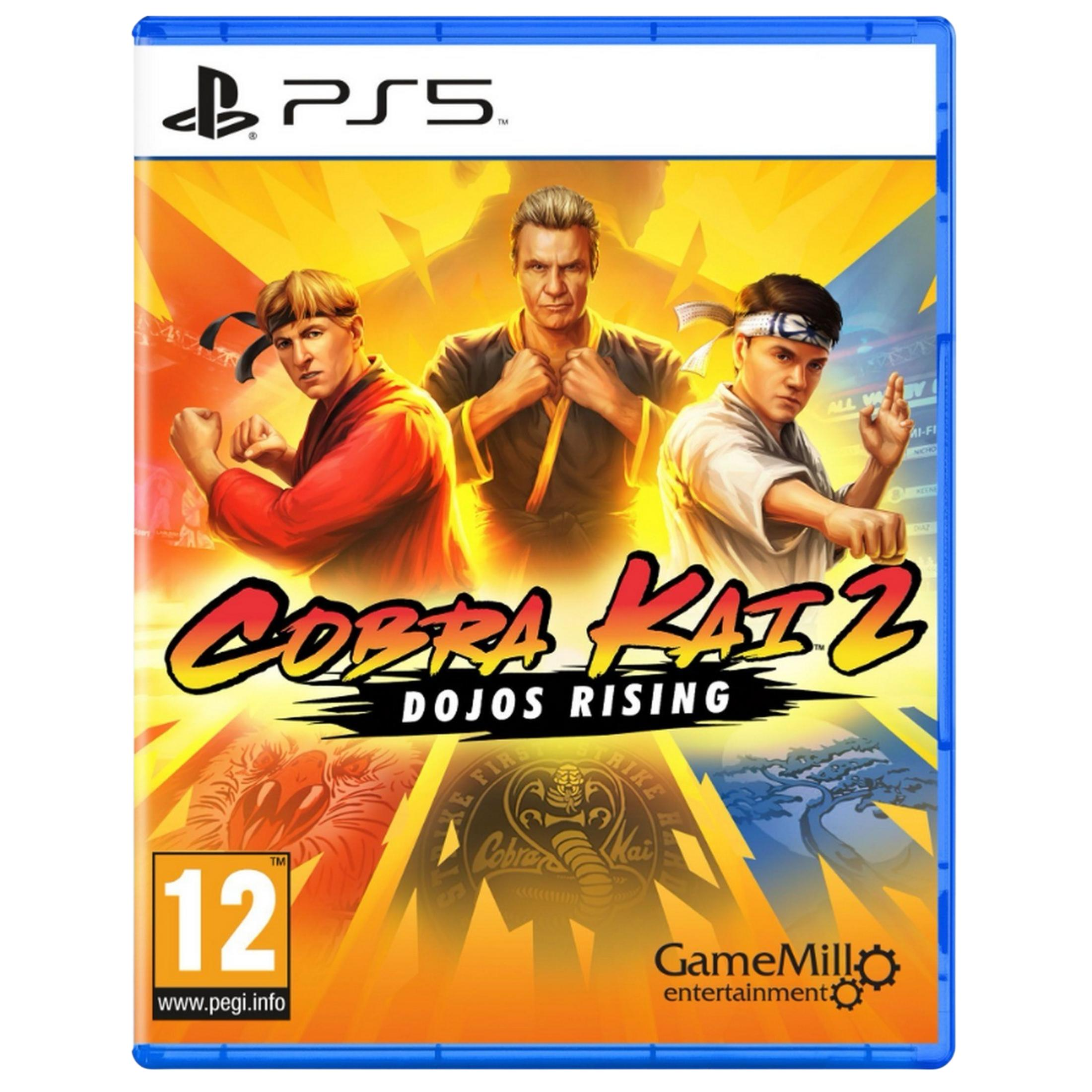 Portada del juego PS5 Cobra Kai 2: Dojos Rising con tres artistas marciales y logos.
