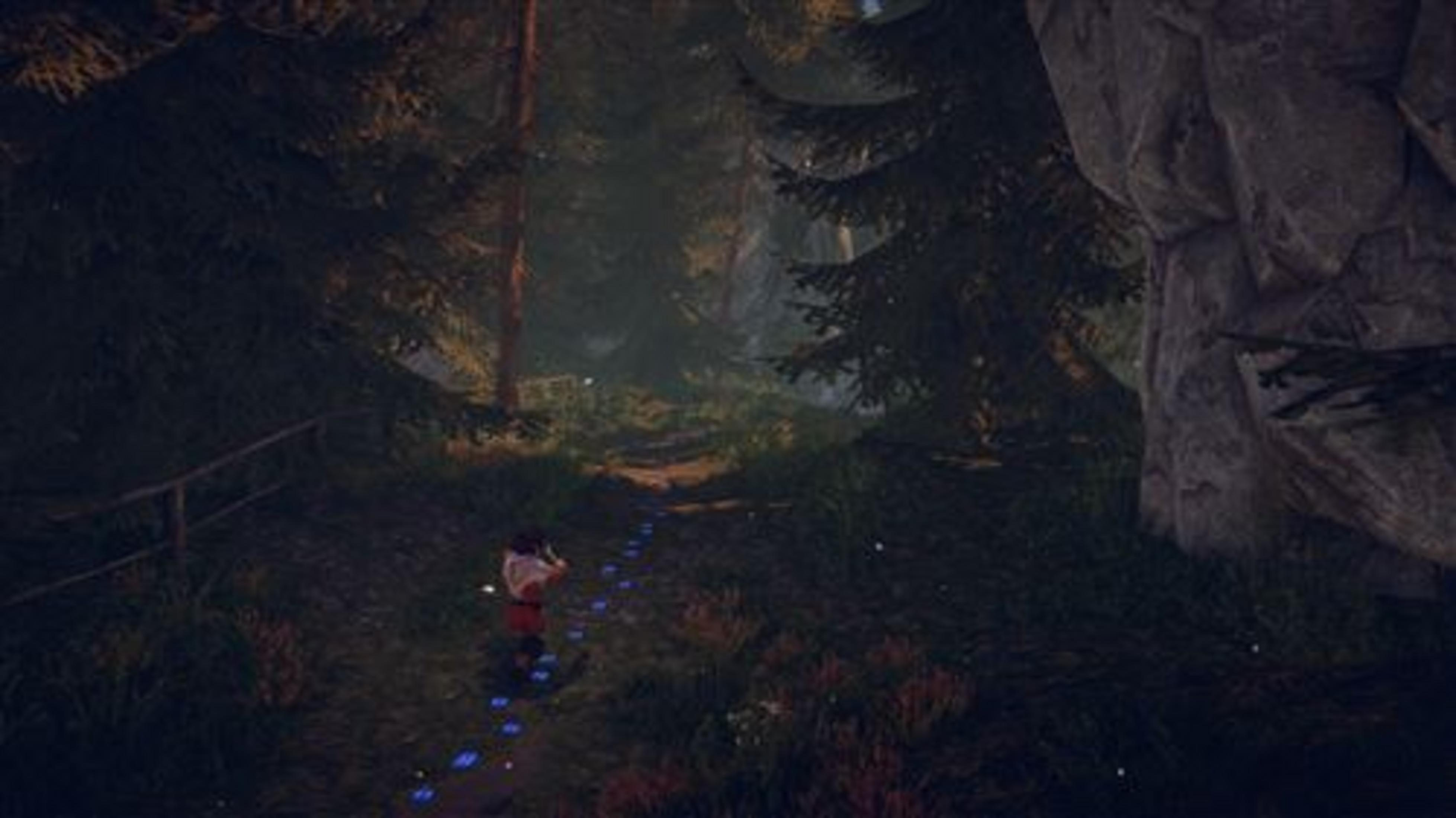 Un bambino in pantaloni rossi segue luci blu su un sentiero nel bosco.