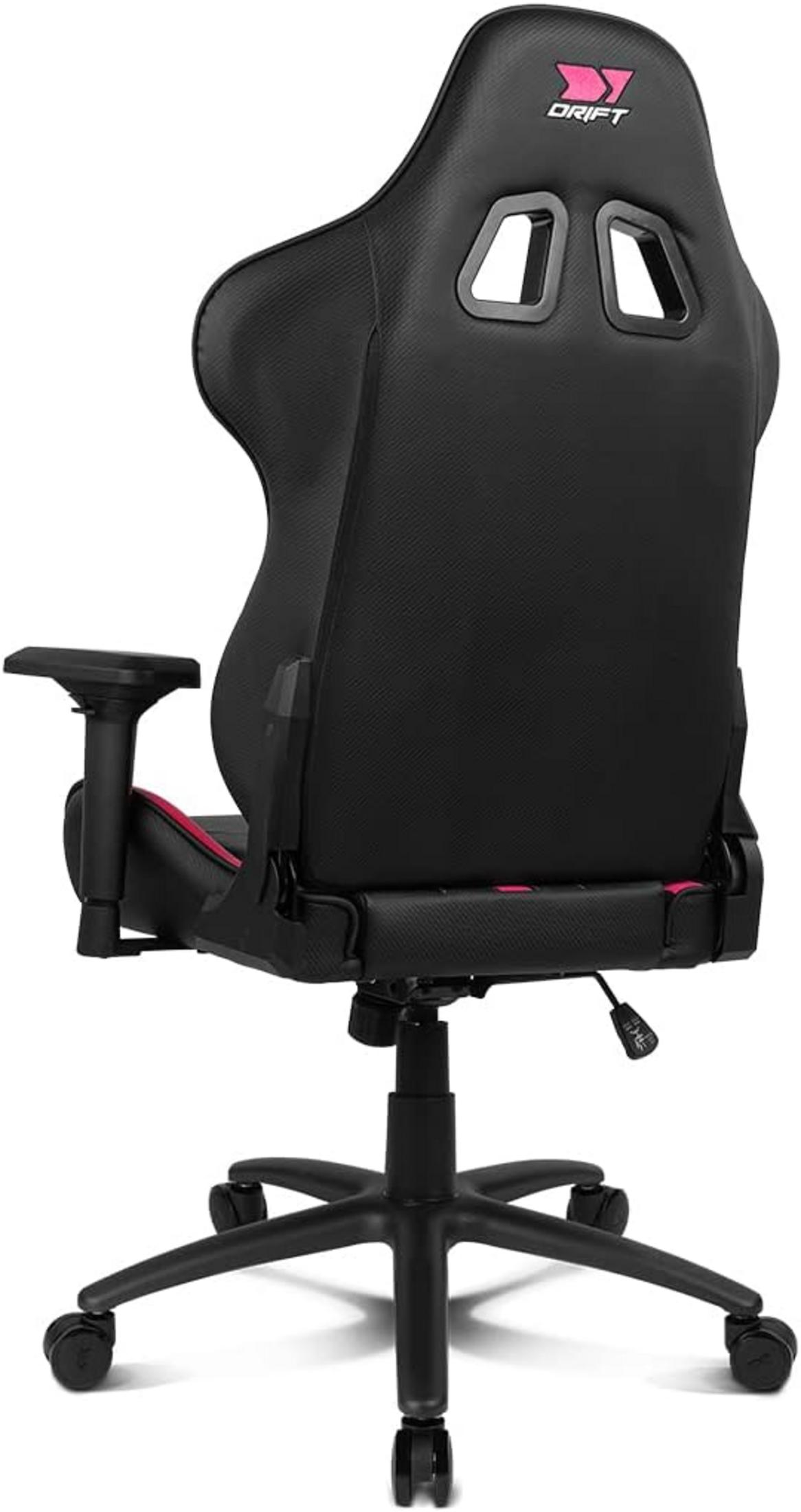 Silla gaming negra con detalles rosas y logo Drift.