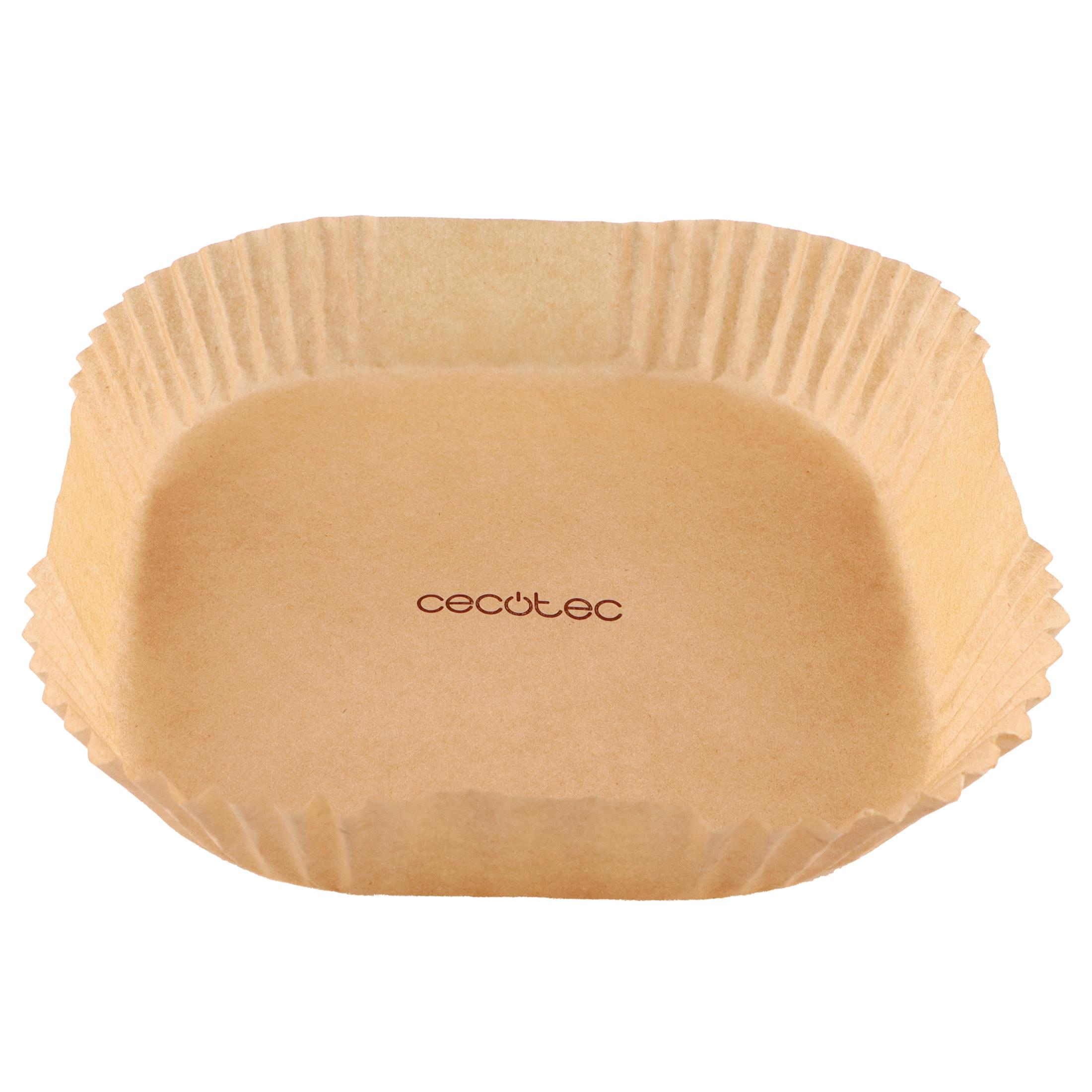 Un molde de papel para magdalenas marrón con lados plisados y el logo de Cecotec.