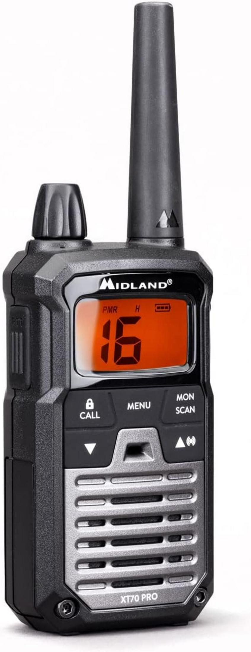 Un walkie-talkie Midland XT70 Pro nero con display e pulsanti arancioni.