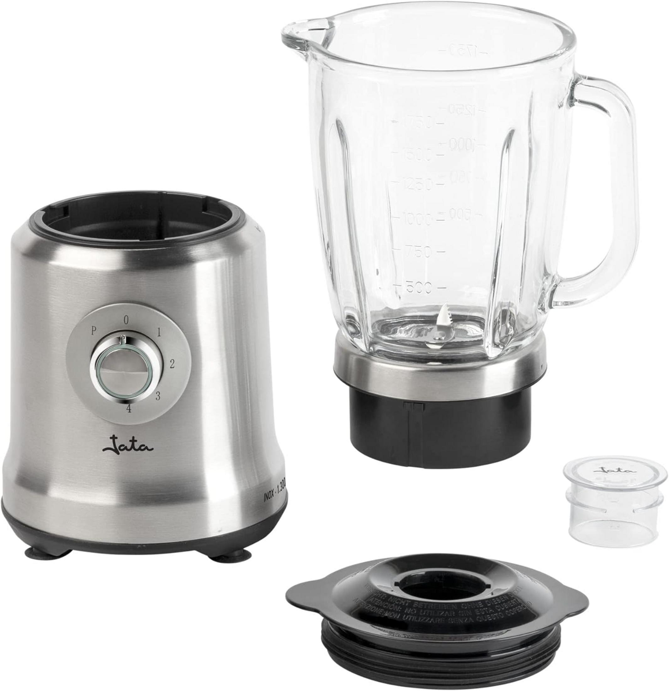 Una base per frullatore argentata con quadrante, caraffa per frullatore in vetro, coperchio e misurino.