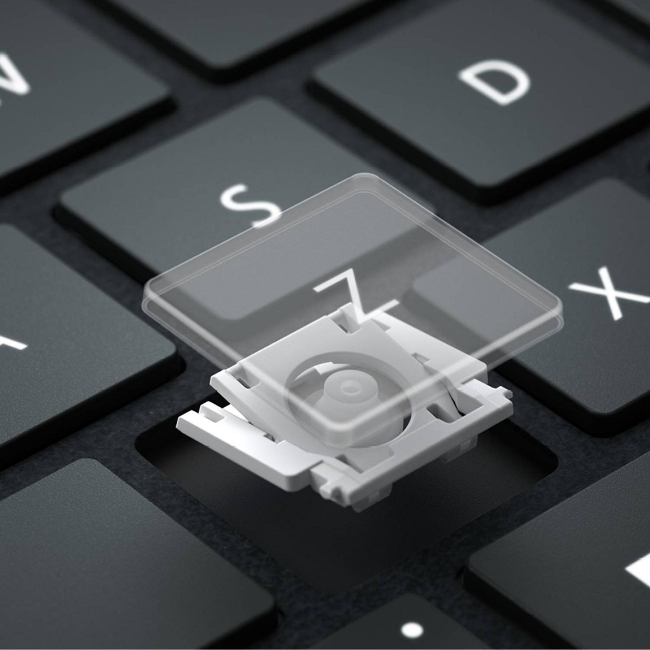 Primer plano de una tecla con mecanismo en un teclado negro.