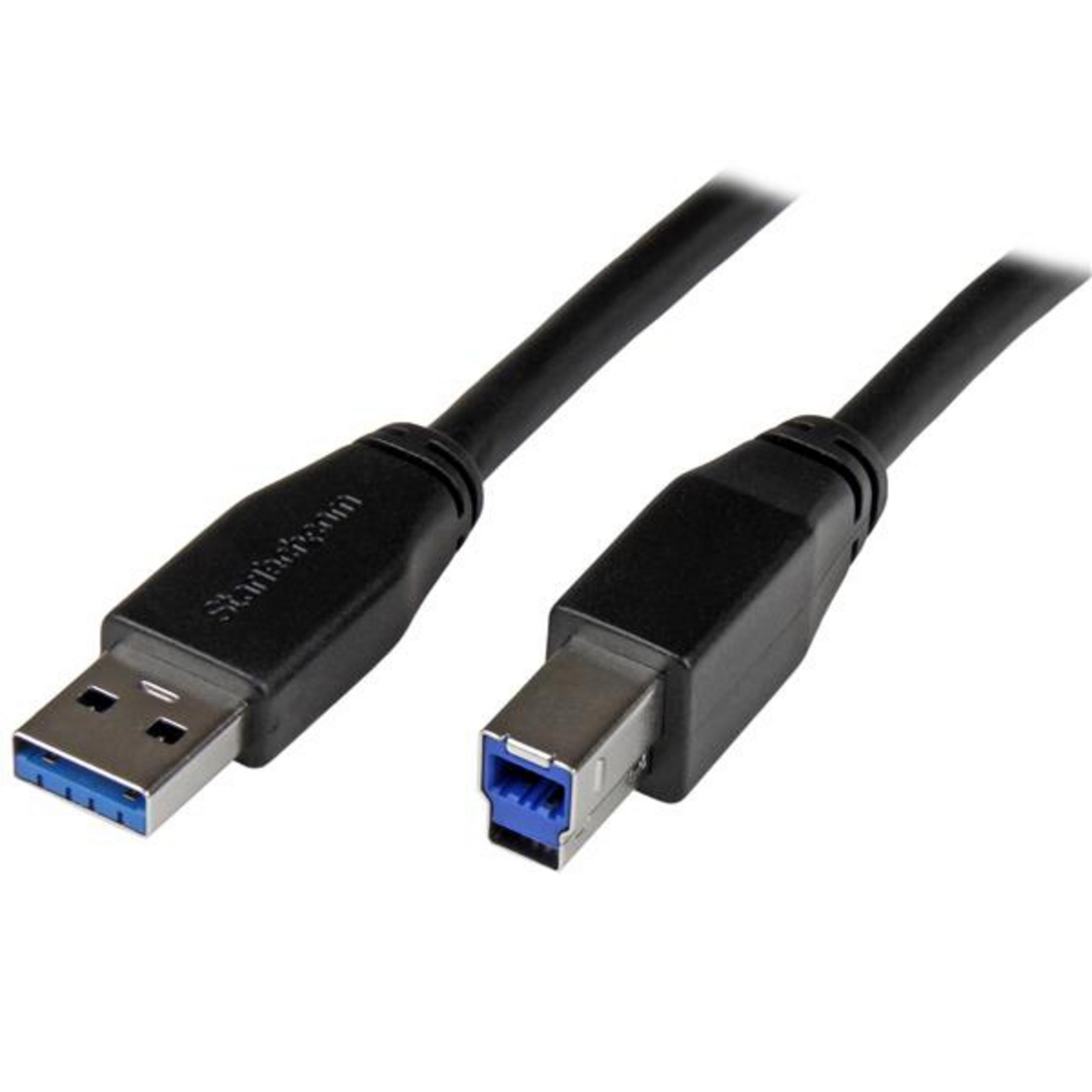 Un cavo USB nero con connettori blu poggia su sfondo bianco.