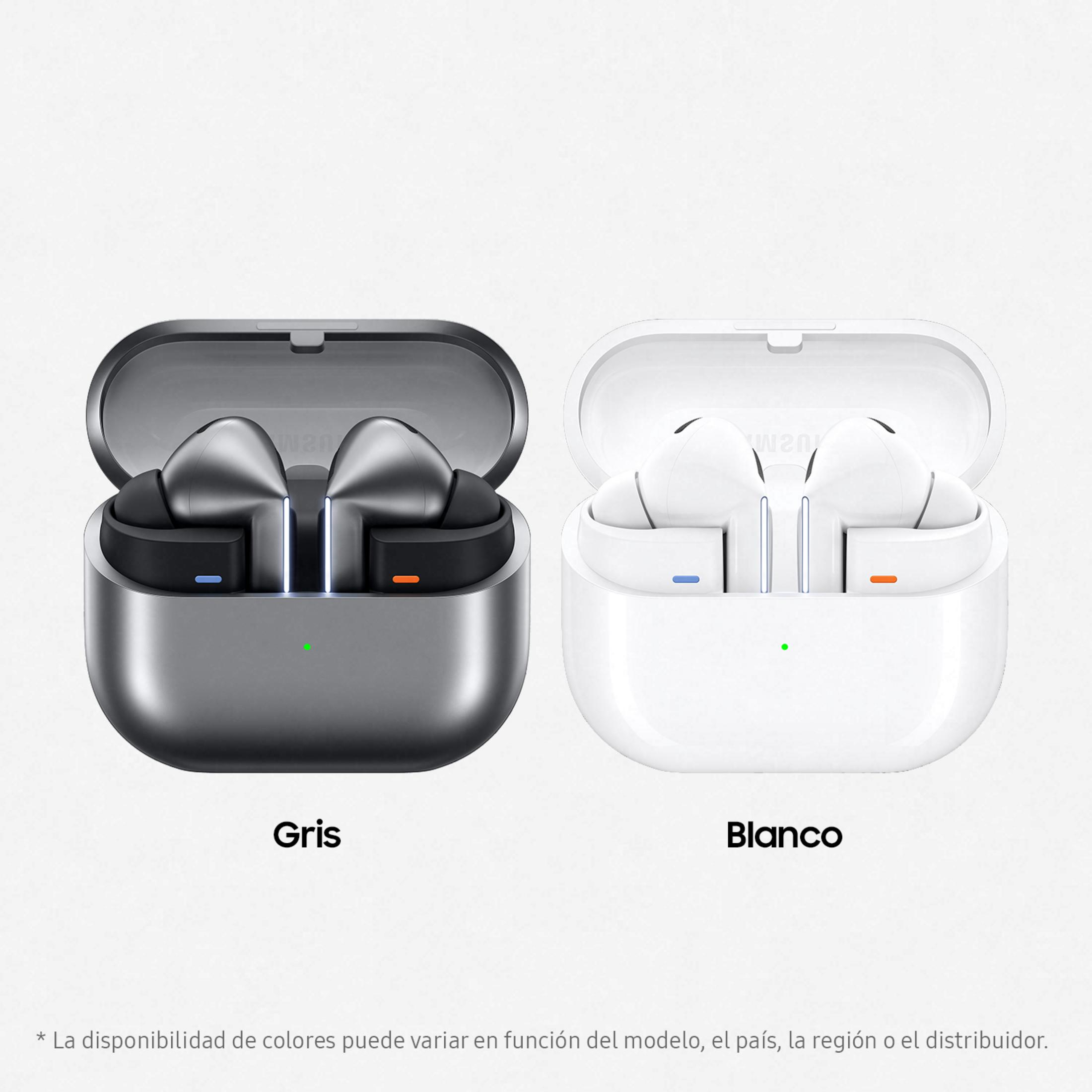 Auricolari wireless grigi e bianchi uno accanto all'altro con custodie di ricarica aperte.