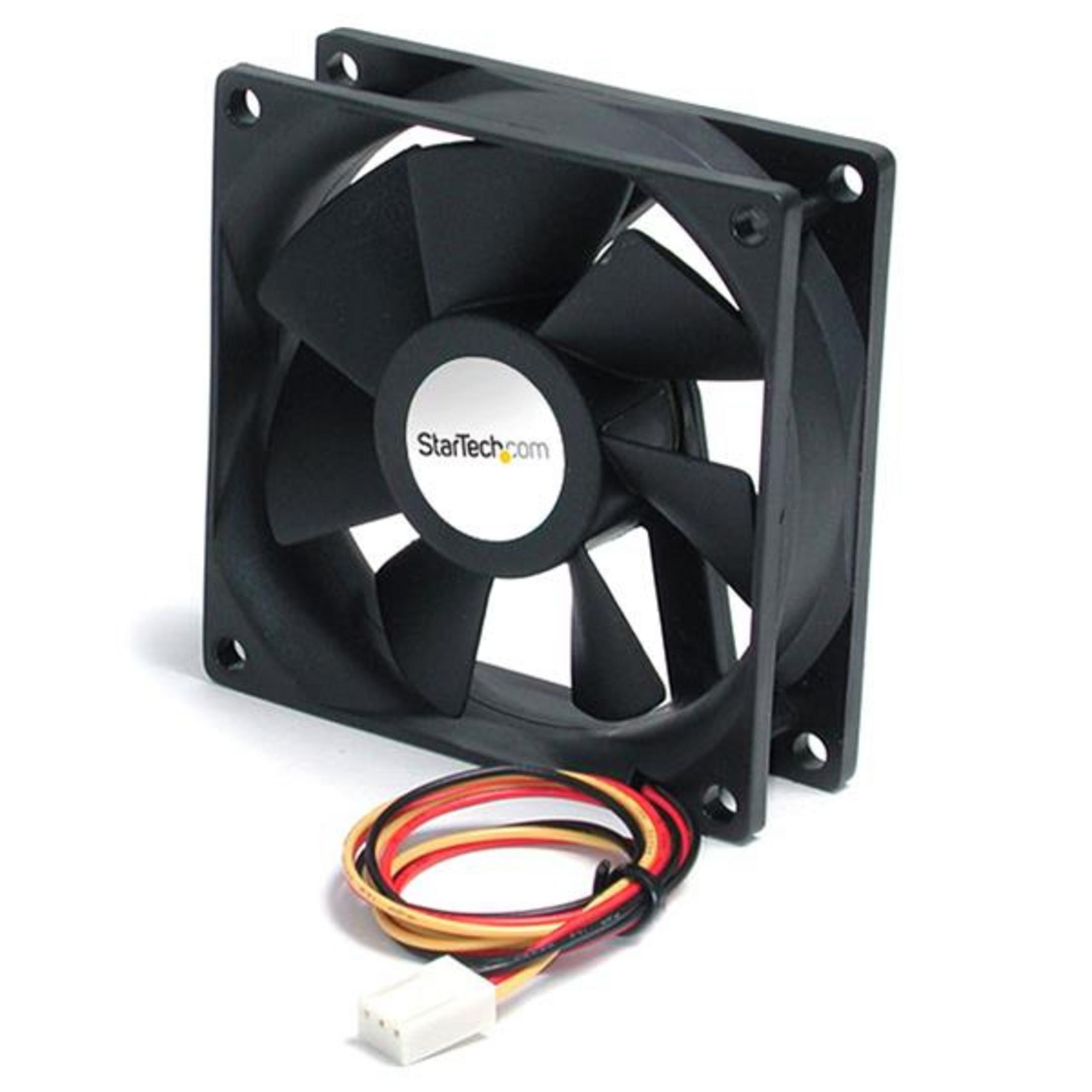 Ein schwarzer Computerventilator mit vier Rotorblättern und Kabeln.