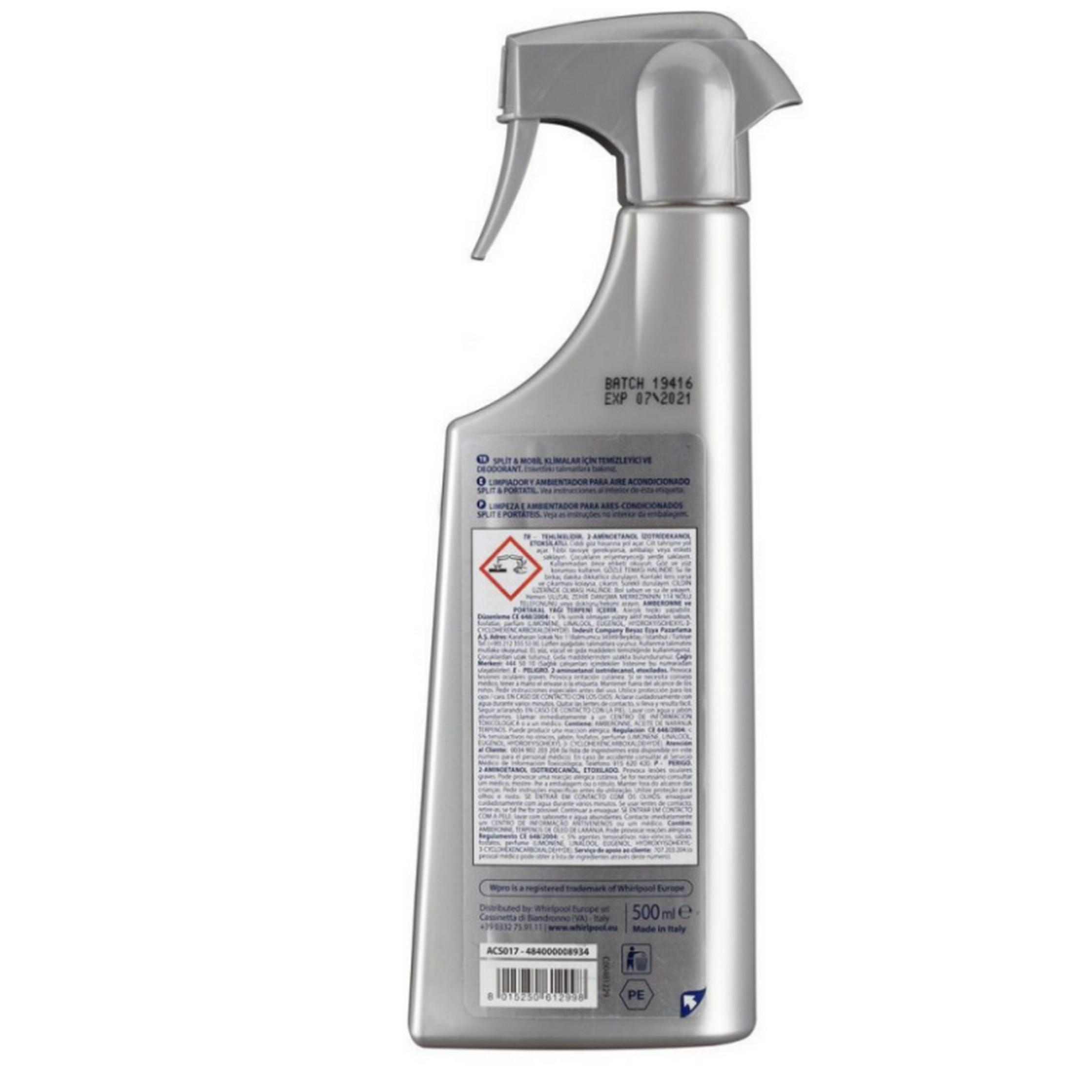 Botella pulverizadora plateada con producto de limpieza e información.