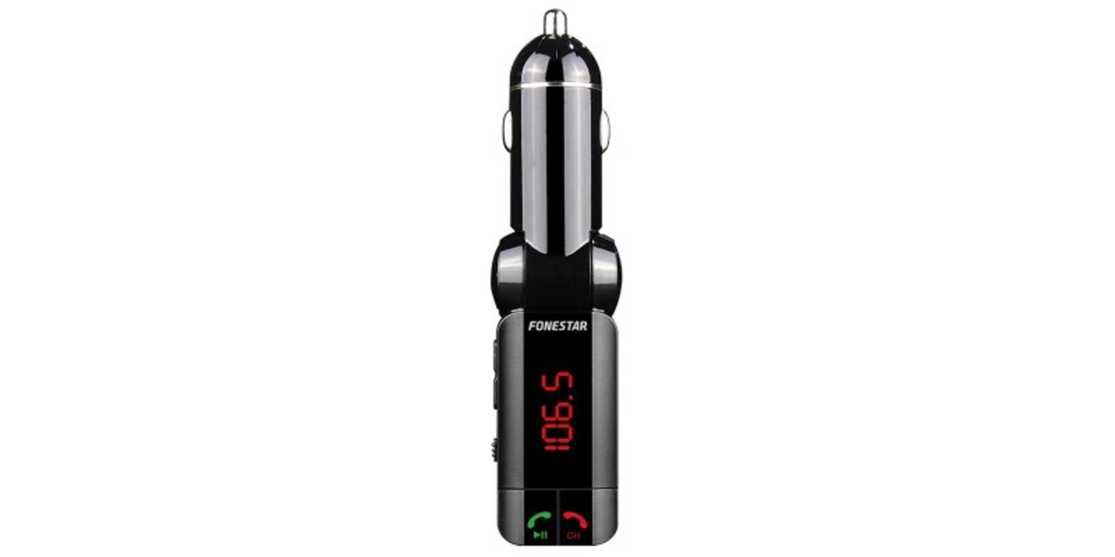 Adaptador de coche negro con pantalla digital roja que muestra 106.5.