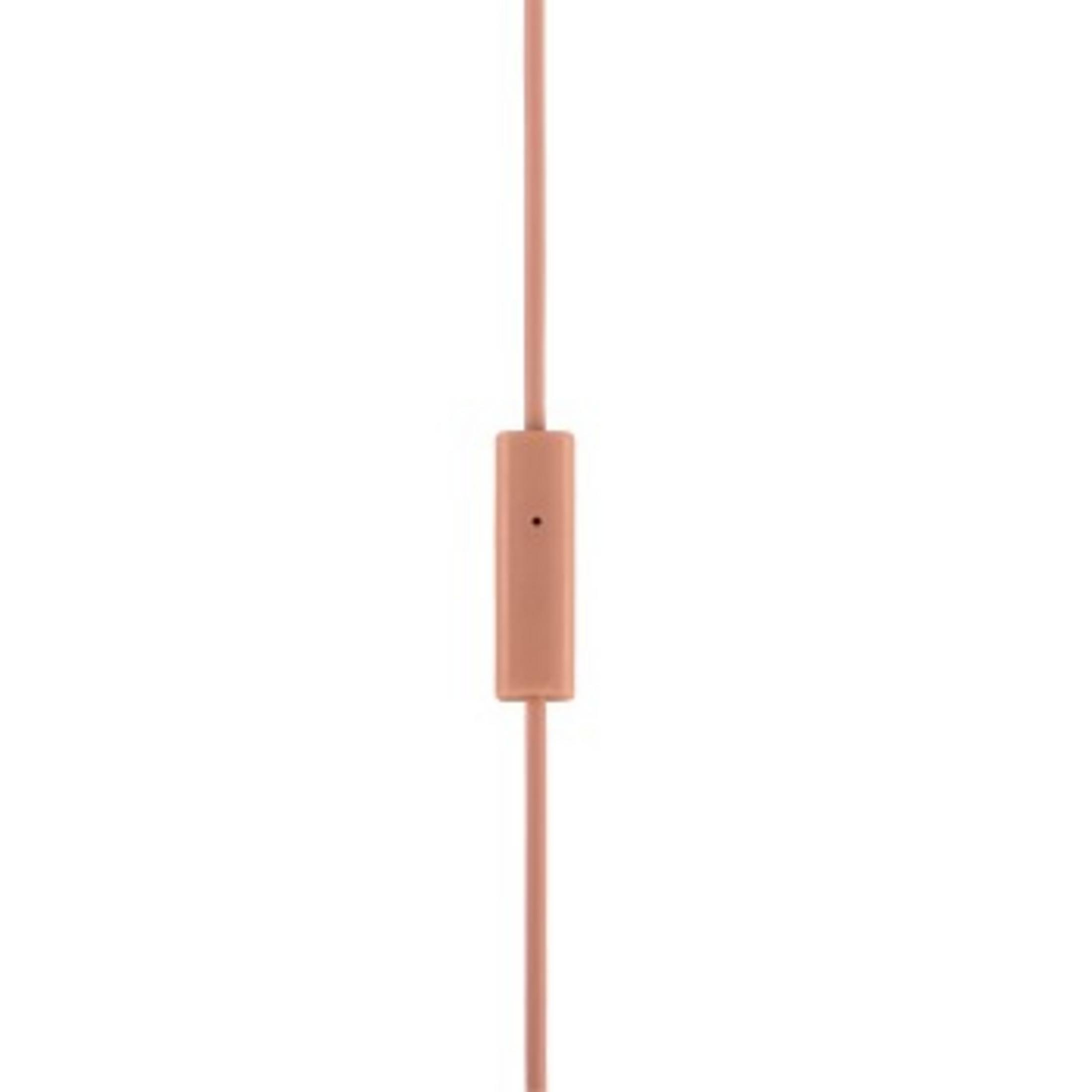Un cavo per auricolari rosa con un piccolo microfono inline.