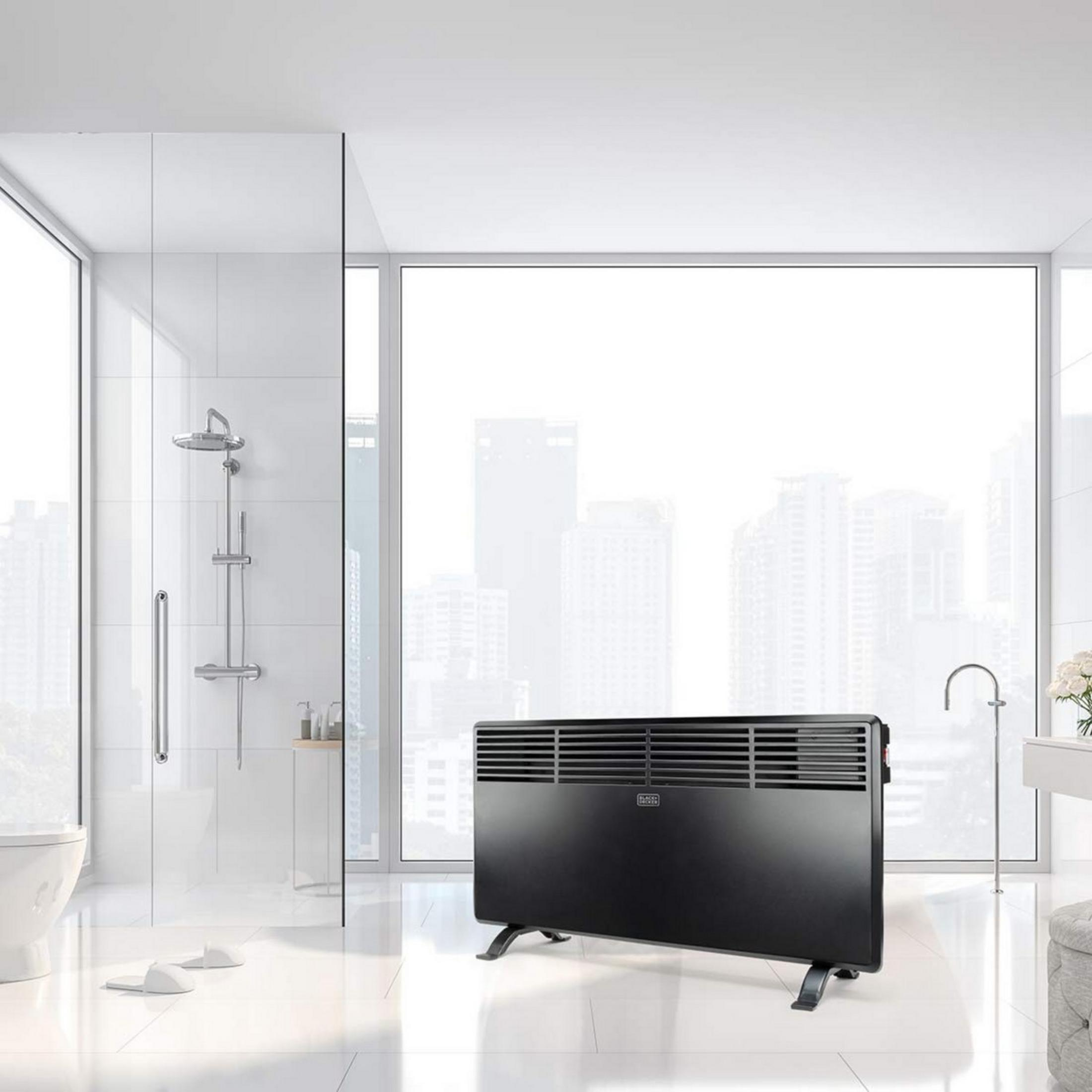 Calentador negro en un baño moderno con ducha y vistas a la ciudad.