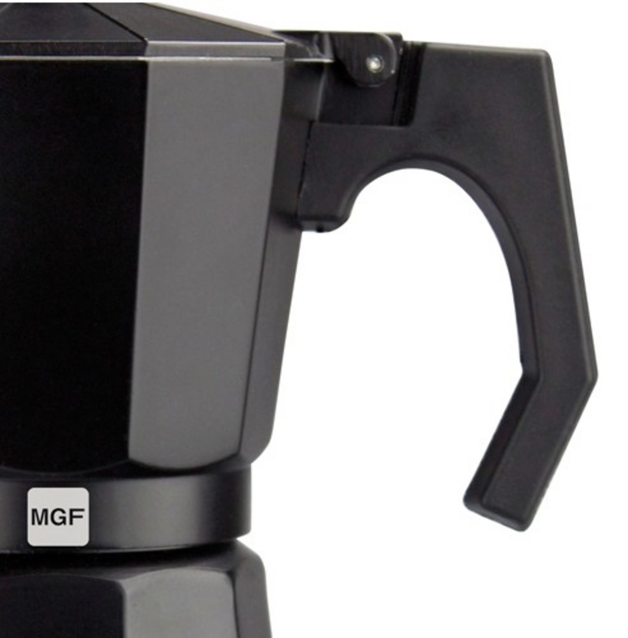 Cafetera negra con asa y logo MGF.