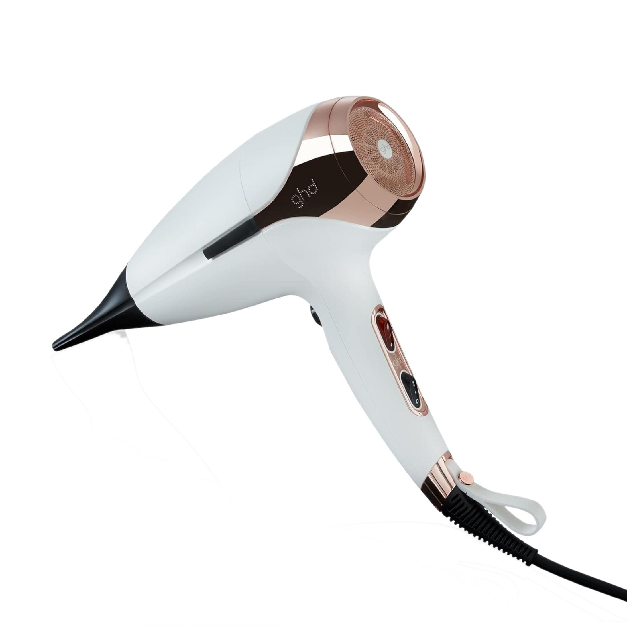 Un sèche-cheveux blanc avec des accents or rose et une buse noire.