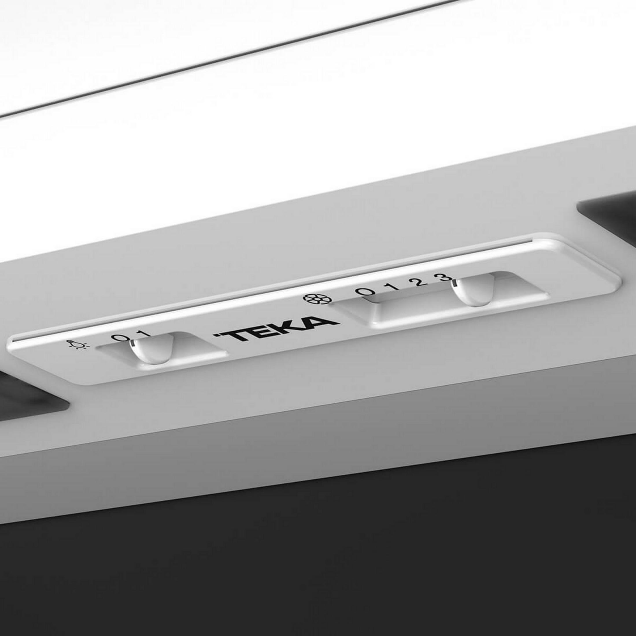 Un panel de control blanco con logo TEKA y ajustes de velocidad 0, 1, 2, 3.