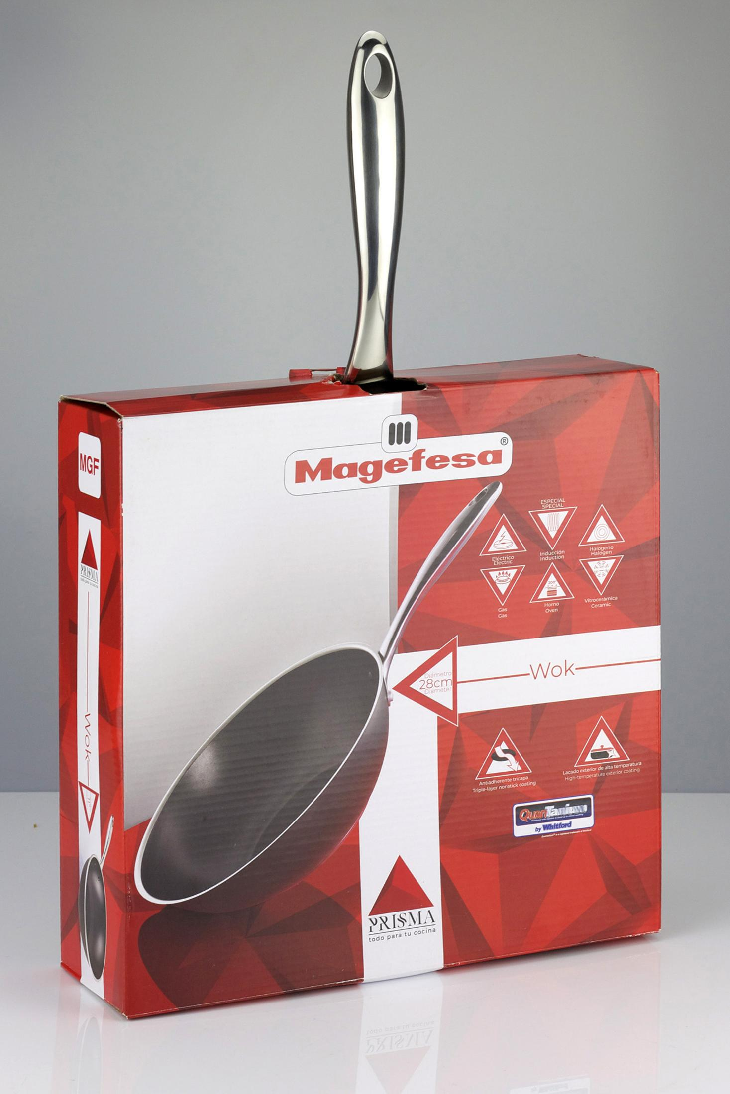 Un wok Magefesa en su caja, mostrando símbolos de placas y detalles de tamaño.