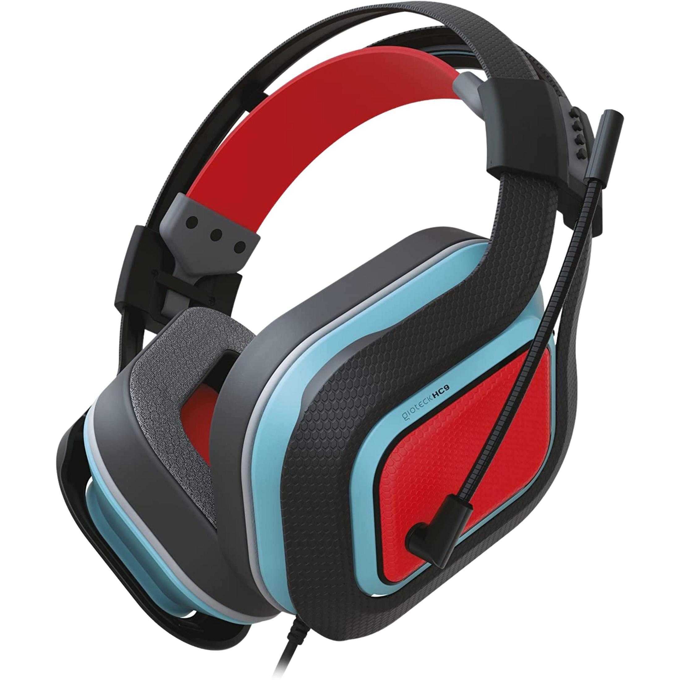 Un auricolare da gaming rosso, blu e grigio con microfono su sfondo bianco.