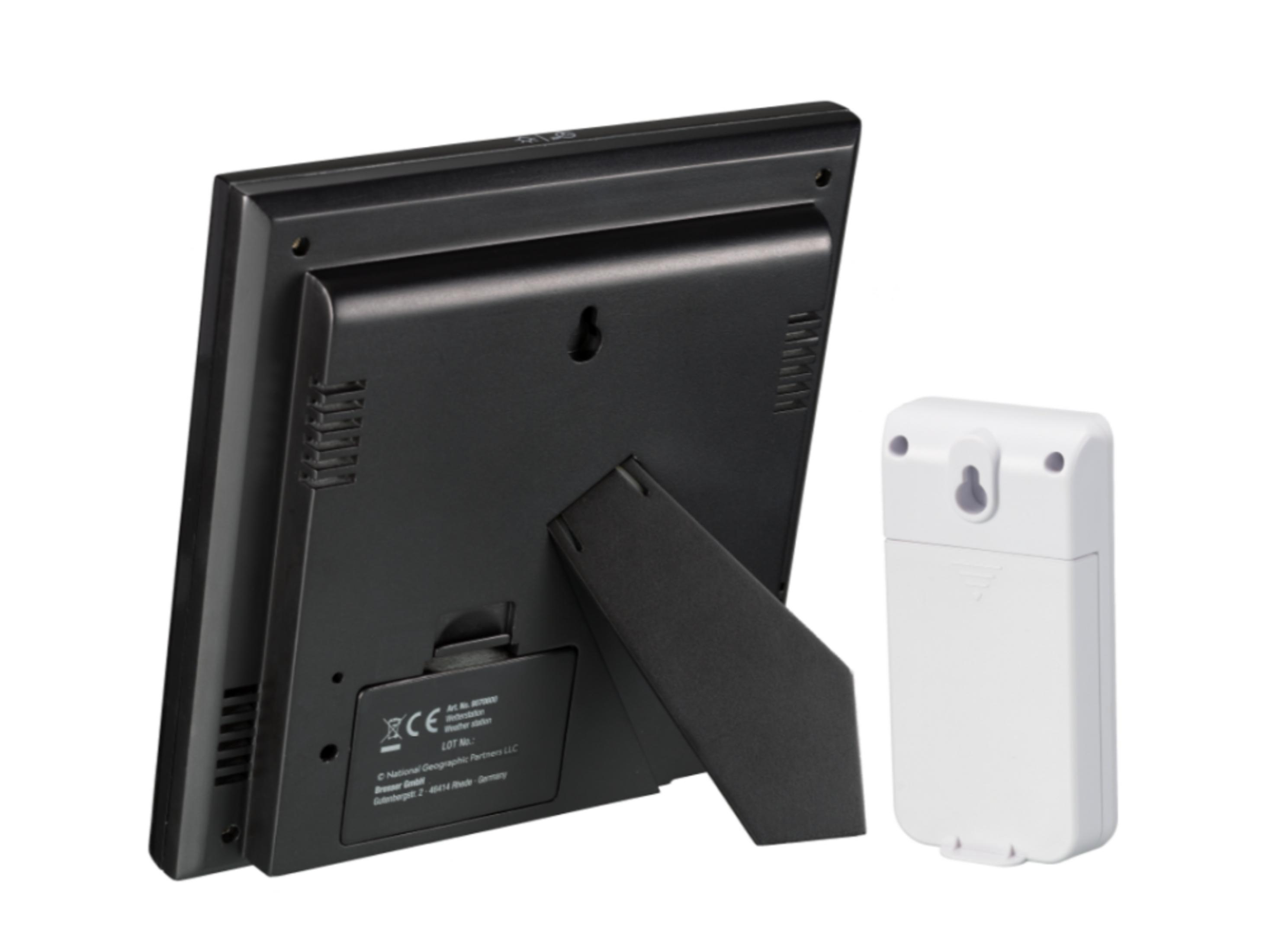 Reverso de una estación meteorológica negra con soporte plegable y un sensor blanco.