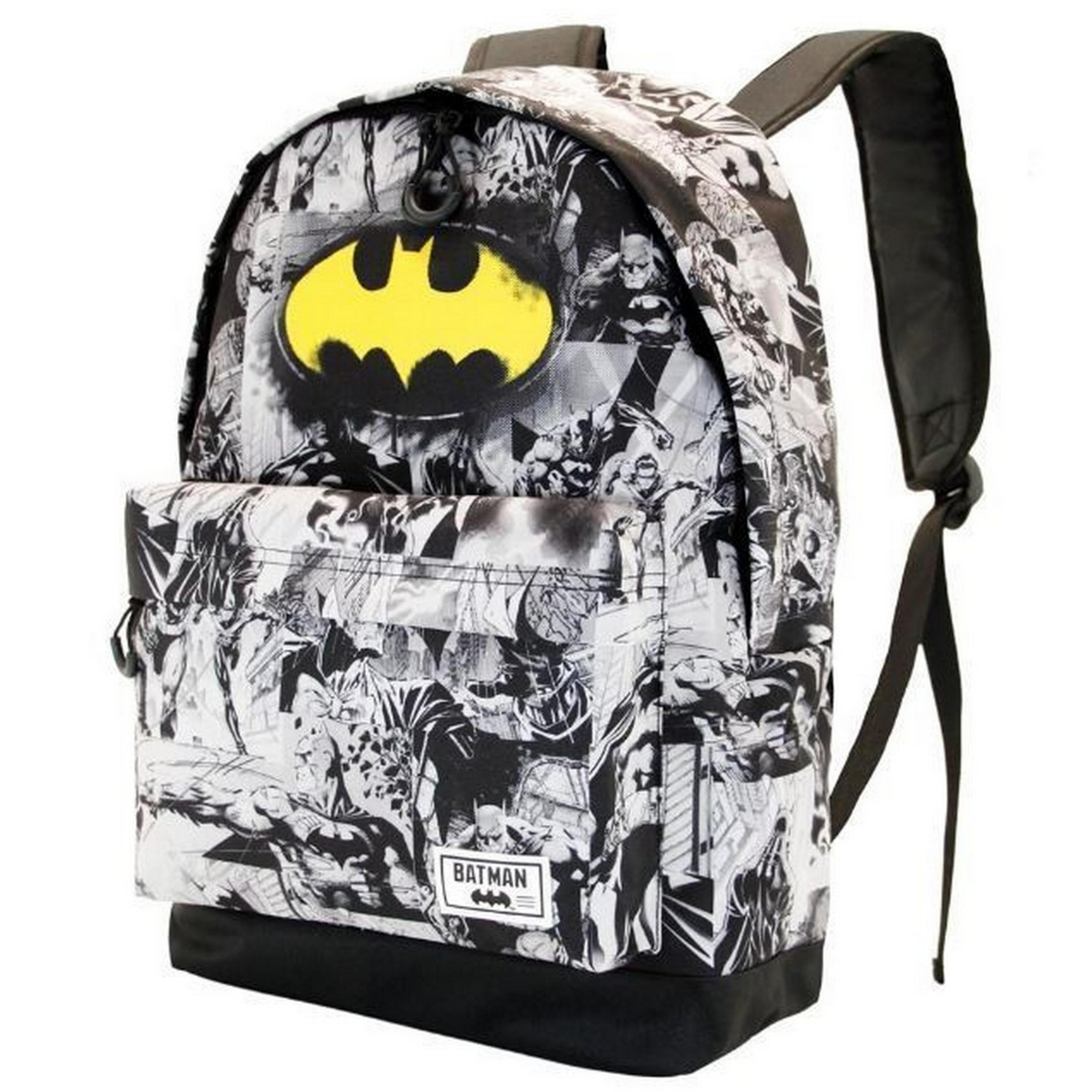 Una mochila negra con estampado de cómic de Batman y logo amarillo.