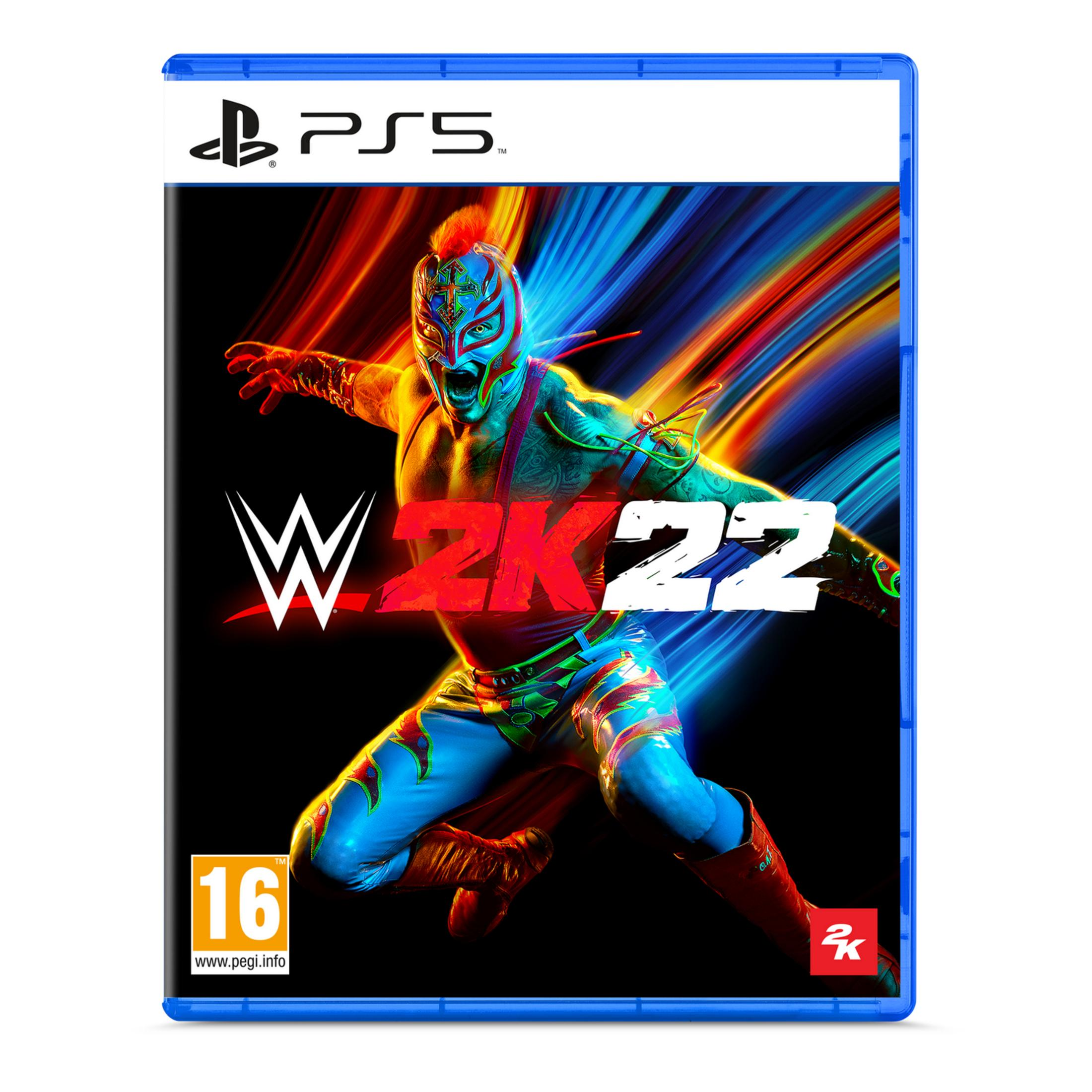 Copertina gioco WWE 2K22 PS5 con Rey Mysterio, striature colorate sfondo.