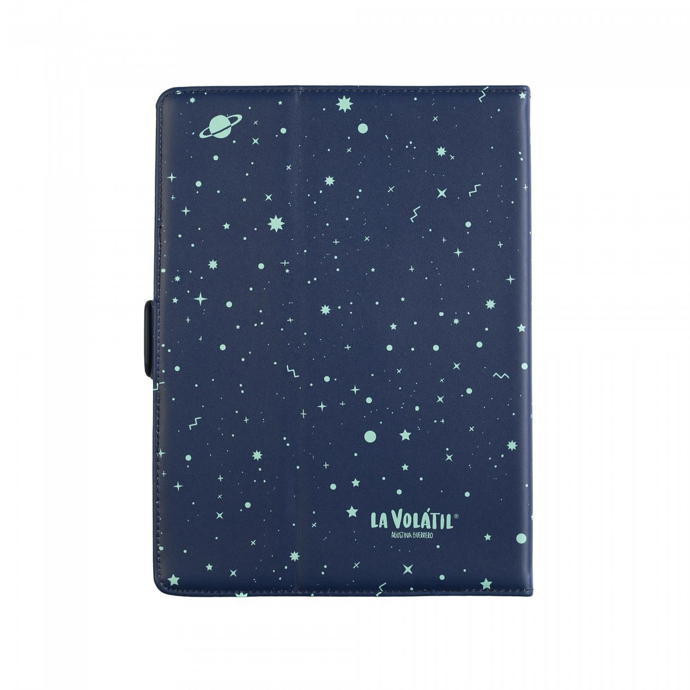 Una funda azul oscuro con estrellas, planetas y el logo 'LA VOLÁTIL'.