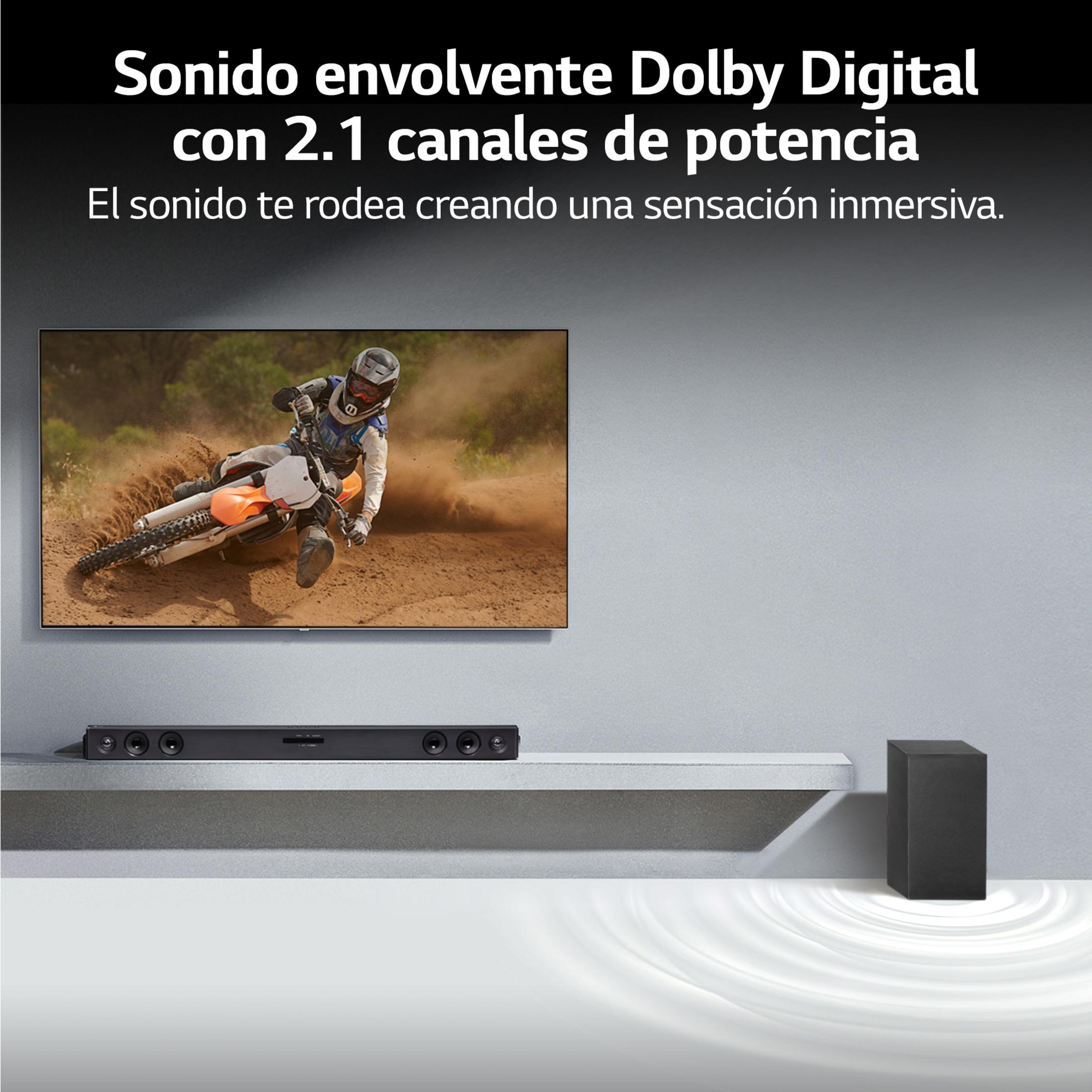 Un motociclista corre su una pista sterrata, sollevando polvere.