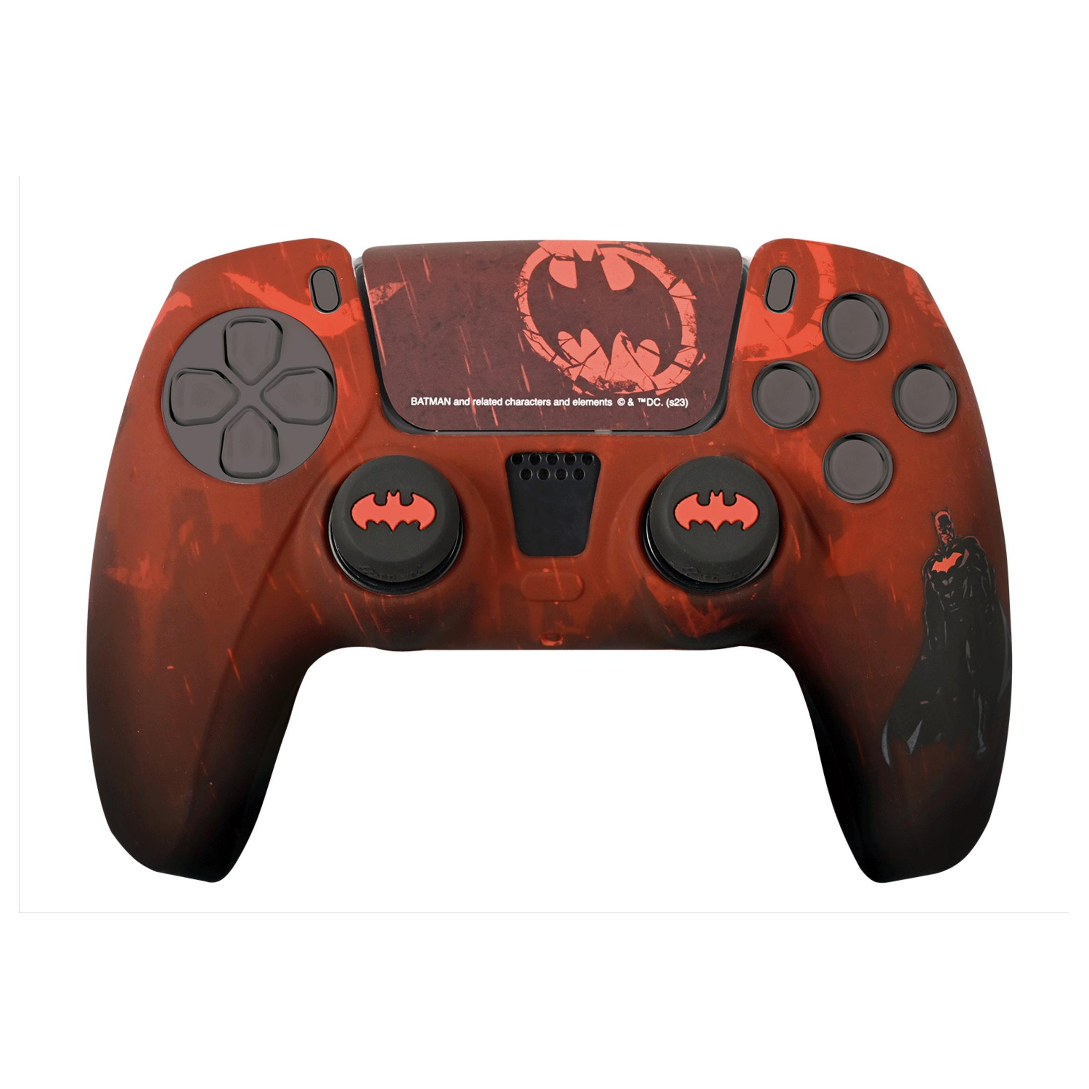 Un controller rosso Batman con il logo di Batman e una silhouette di Batman.