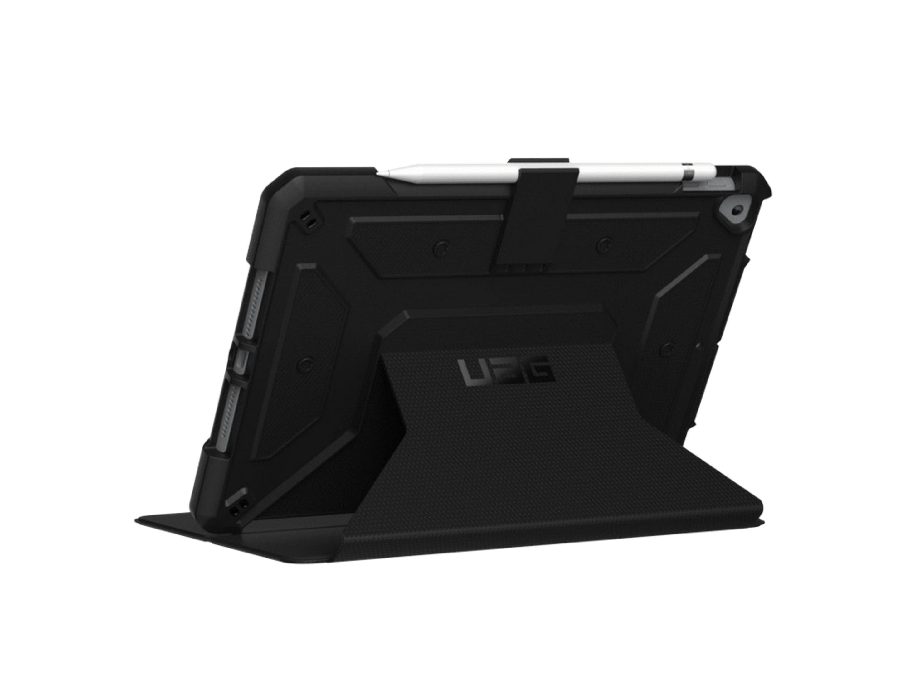 Tableta negra con lápiz en funda resistente y soporte integrado.
