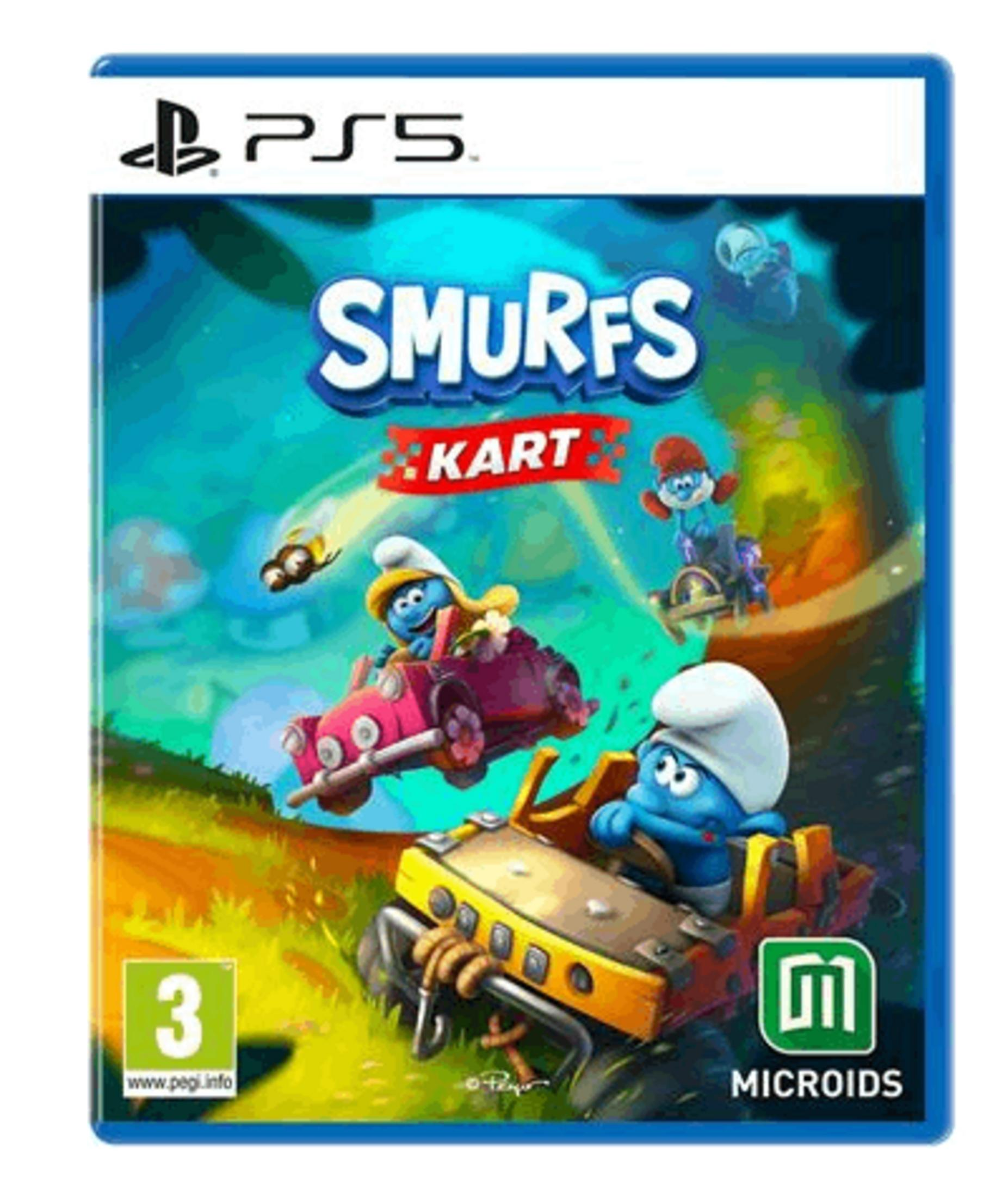 Copertina del gioco Smurfs Kart PS5 con Puffi blu in go-kart su sfondo blu.