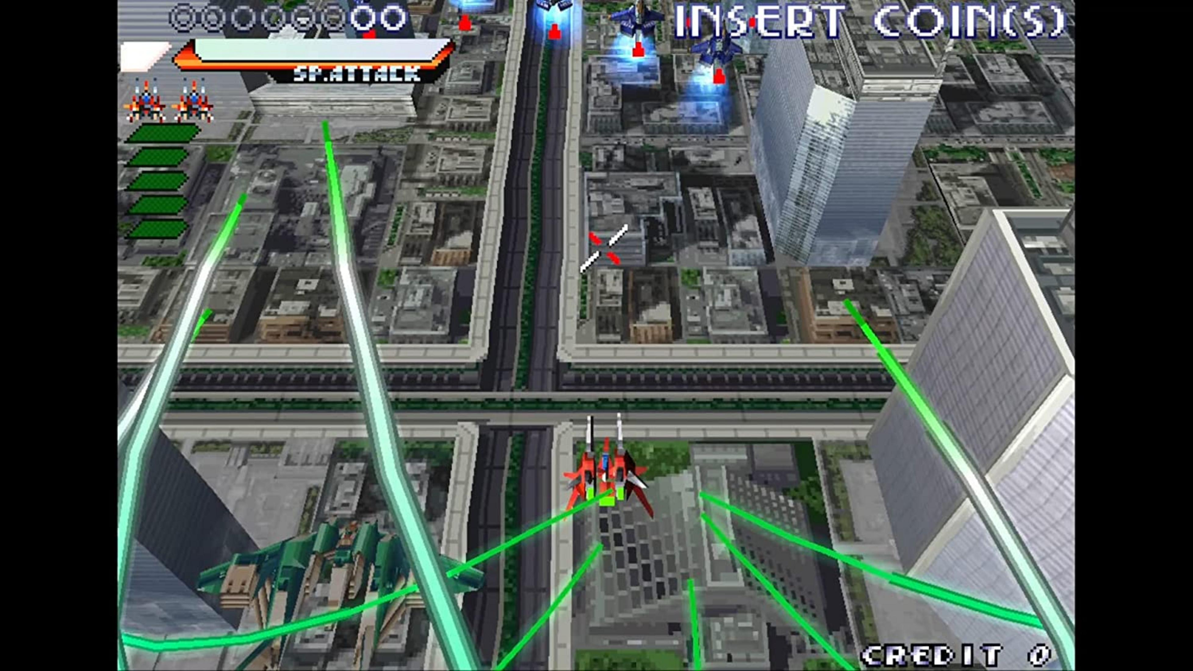 Juego de arcade con naves espaciales volando sobre una ciudad. La pantalla muestra SP.ATTACK e INSERT COIN(S).