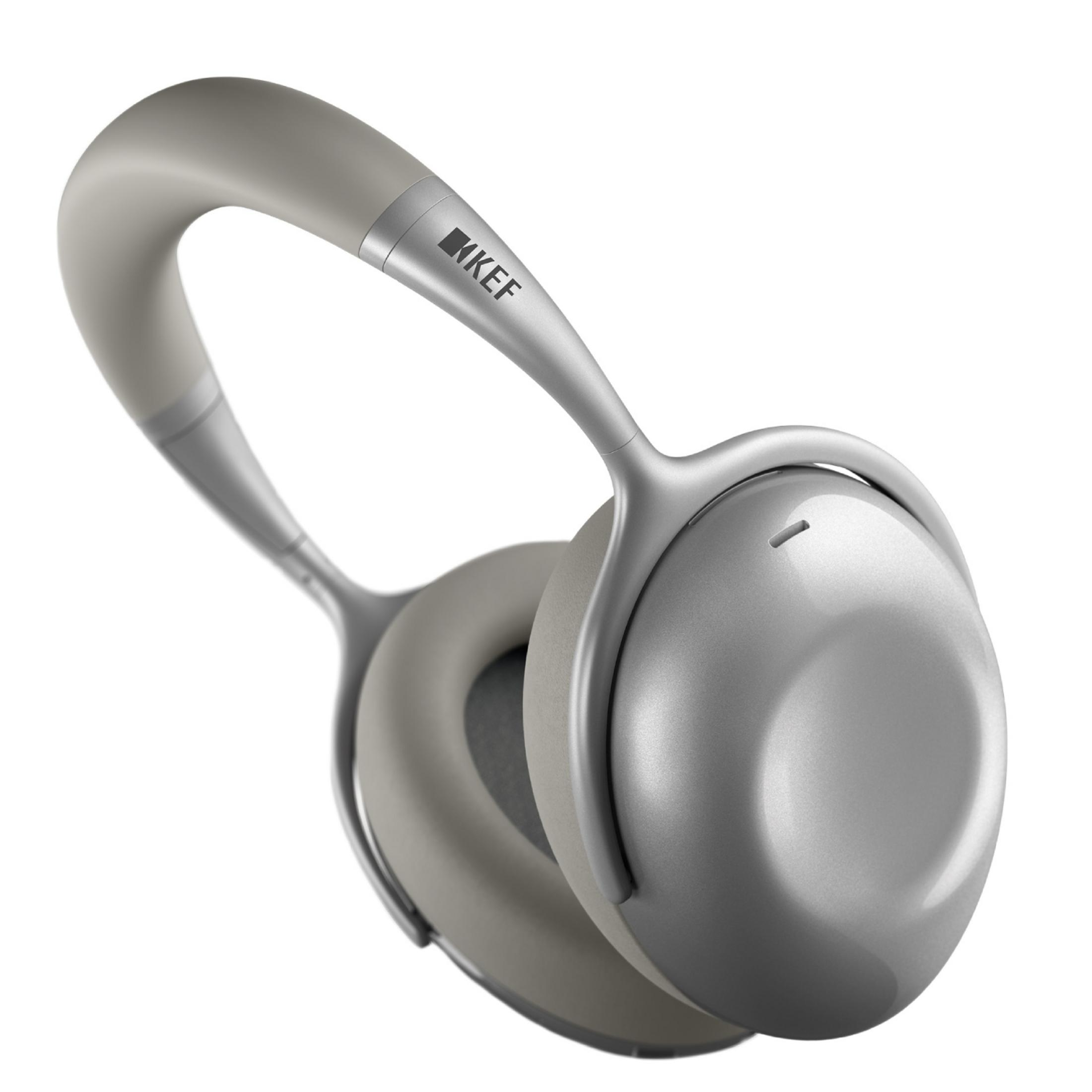 Cuffie KEF grigie con accenti argentati e padiglioni imbottiti su sfondo bianco.