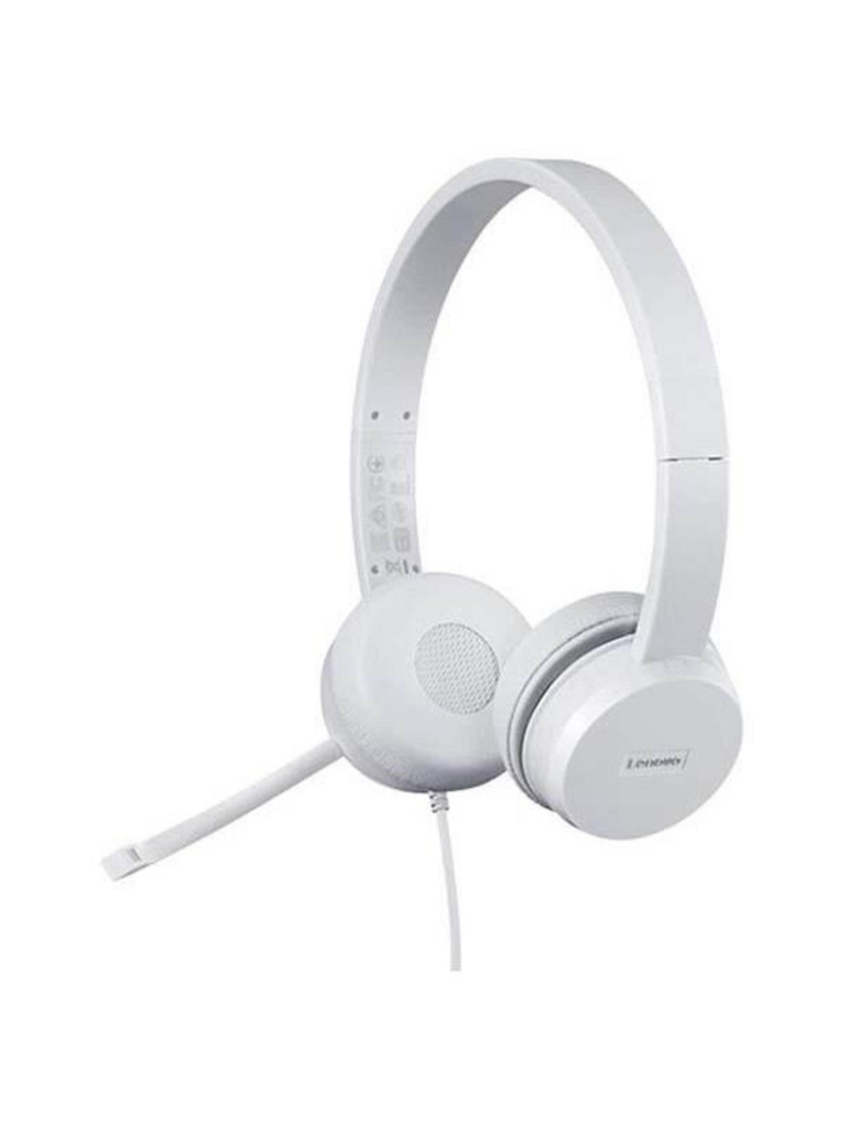 Un auricular blanco Lenovo con micrófono y cable sobre fondo blanco.