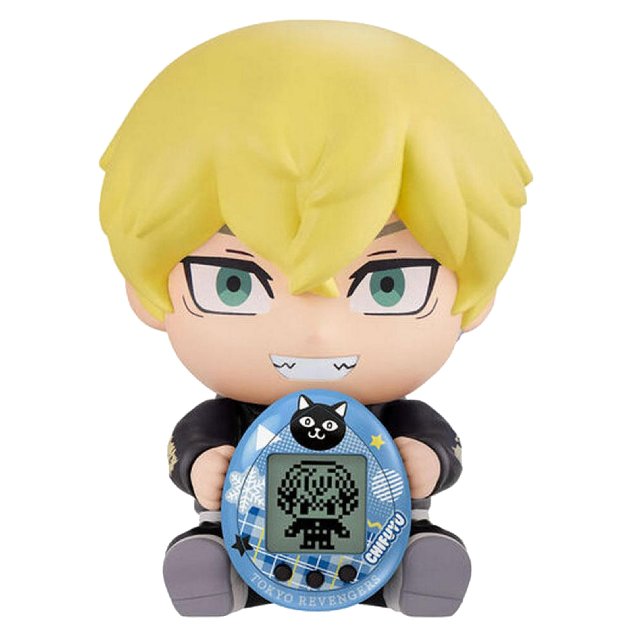 Un personaje de anime con pelo amarillo sostiene un Tamagotchi azul con imagen de gato.