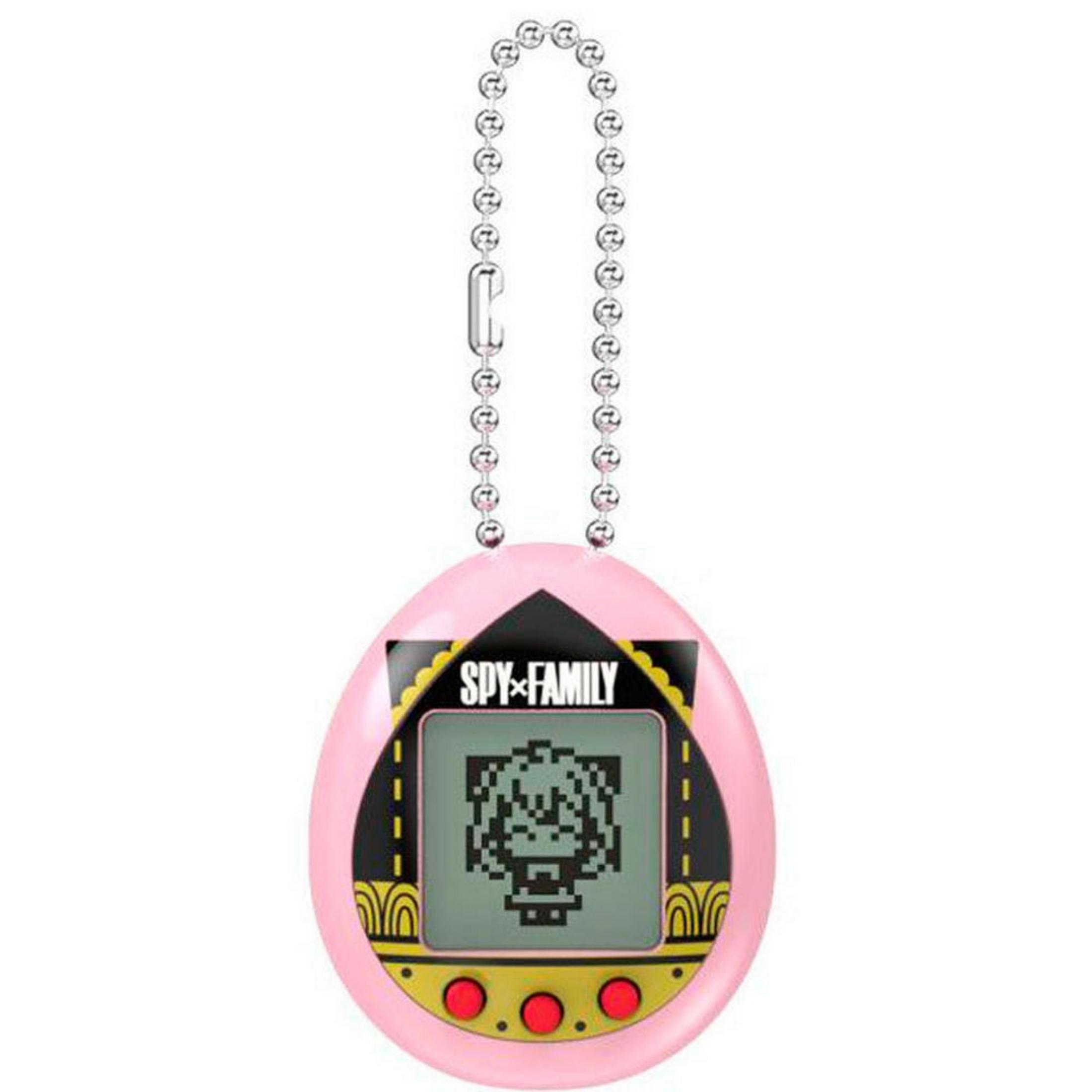 Un llavero Tamagotchi rosa con logo "Spy x Family" y gráficos de píxeles.