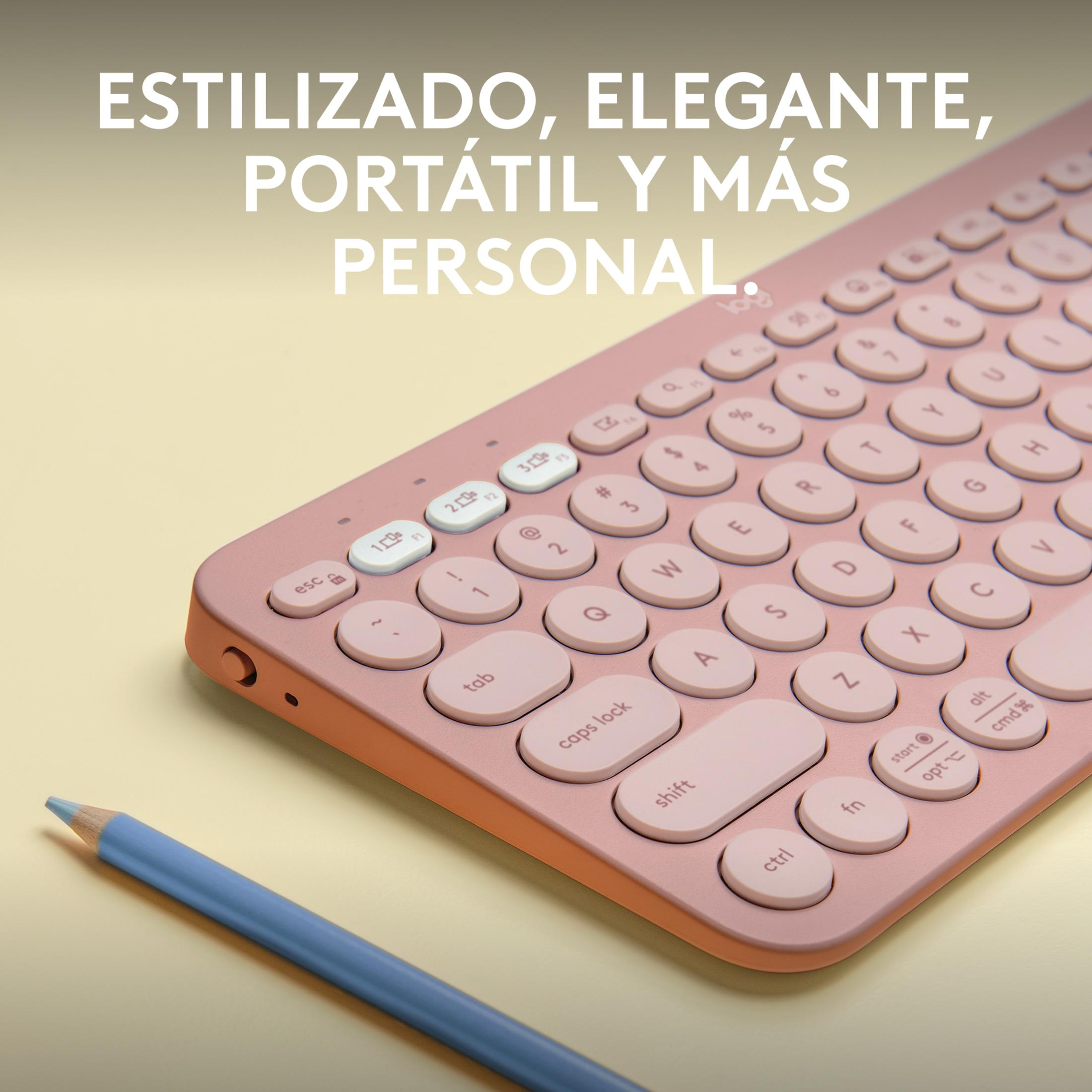 Una tastiera rosa con punta di matita blu su sfondo color crema.