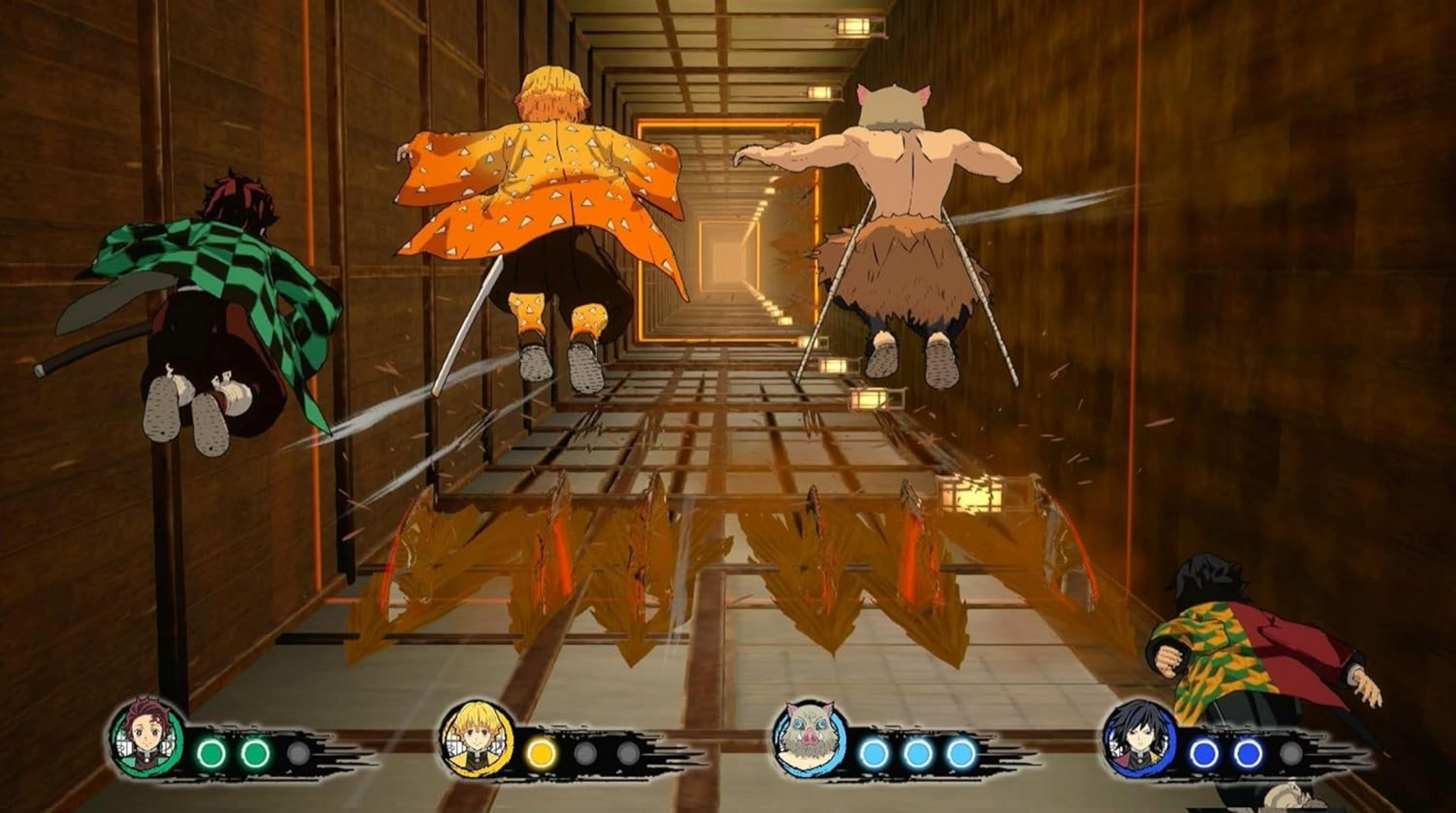 Quattro personaggi anime saltano in un corridoio con pareti di legno e illuminazione arancione.