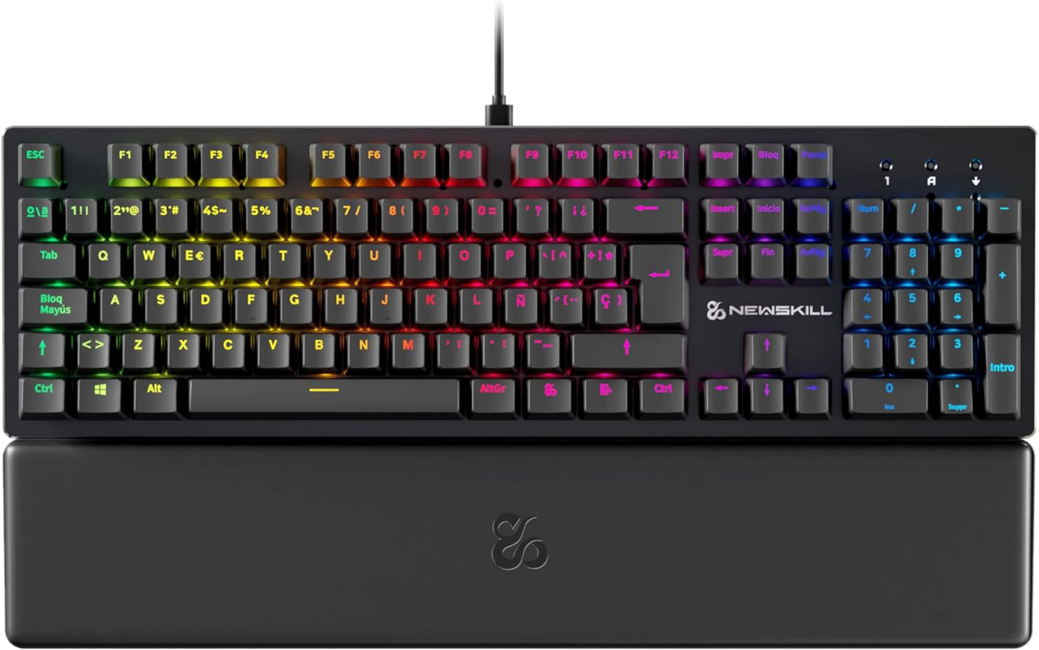 Ein schwarzes Gaming-Keyboard mit RGB-Beleuchtung und einer Handballenauflage.
