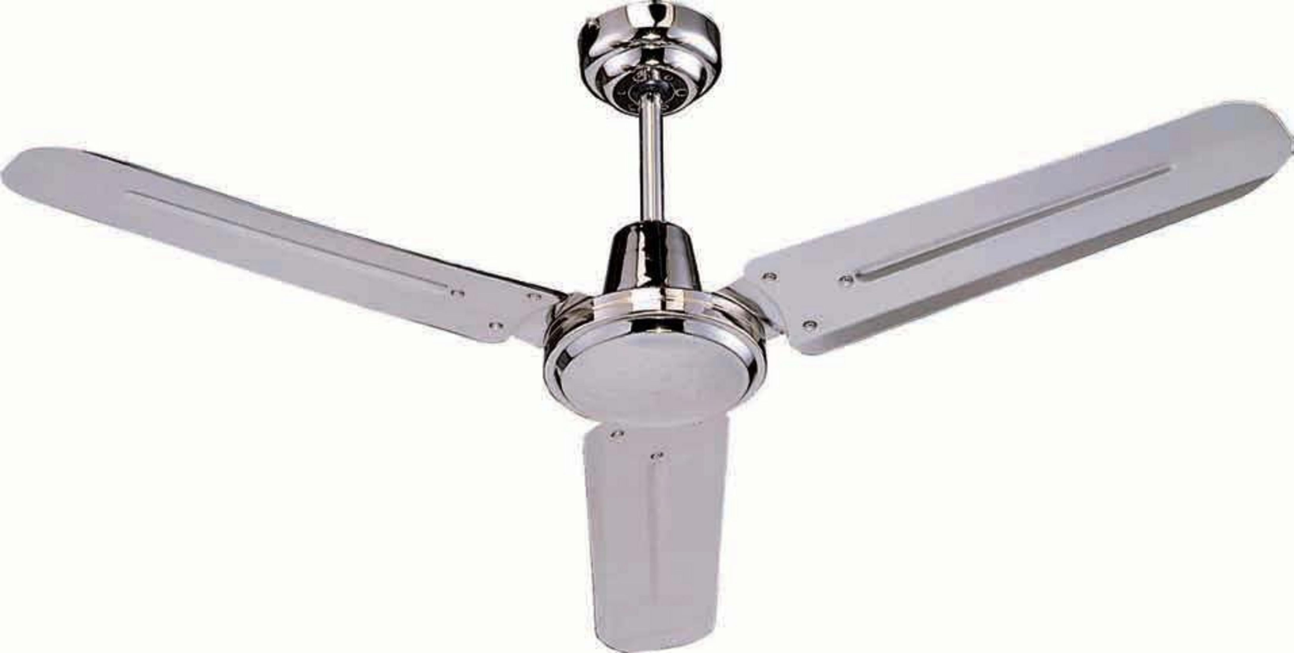 Un ventilatore da soffitto argentato con tre pale e luce integrata.