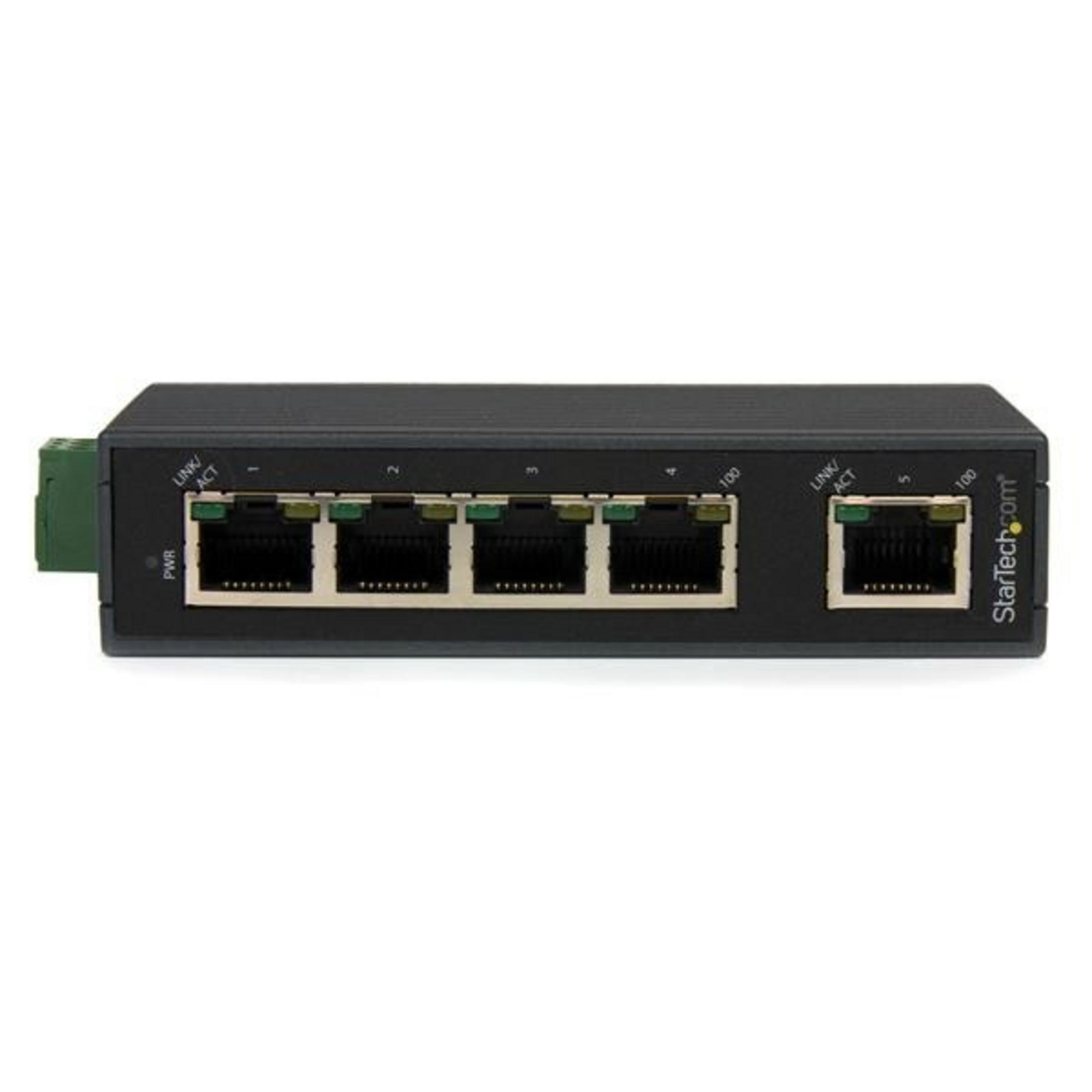 Uno switch di rete nero con cinque porte, caratterizzato da LED verdi e gialli.