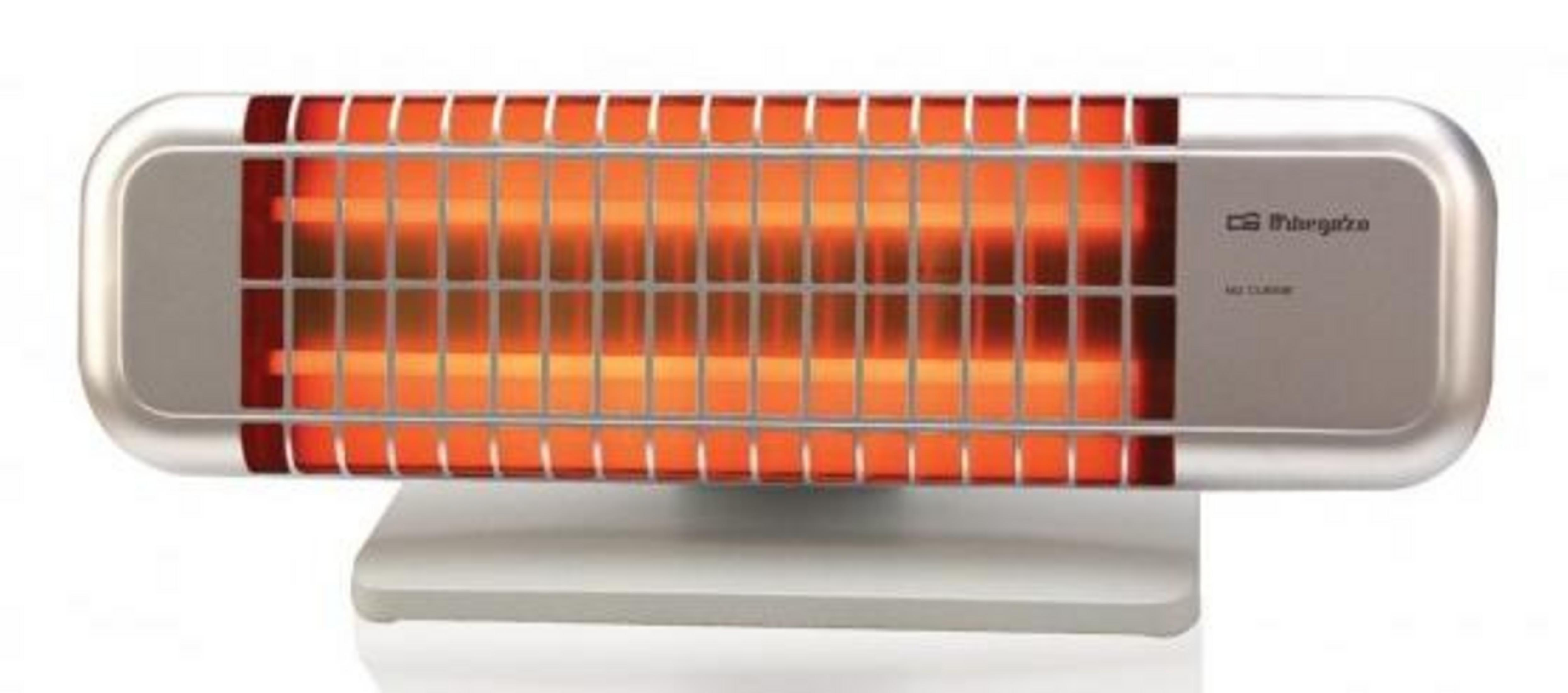 Stufa elettrica argentata con elementi riscaldanti arancioni luminosi e base grigia.