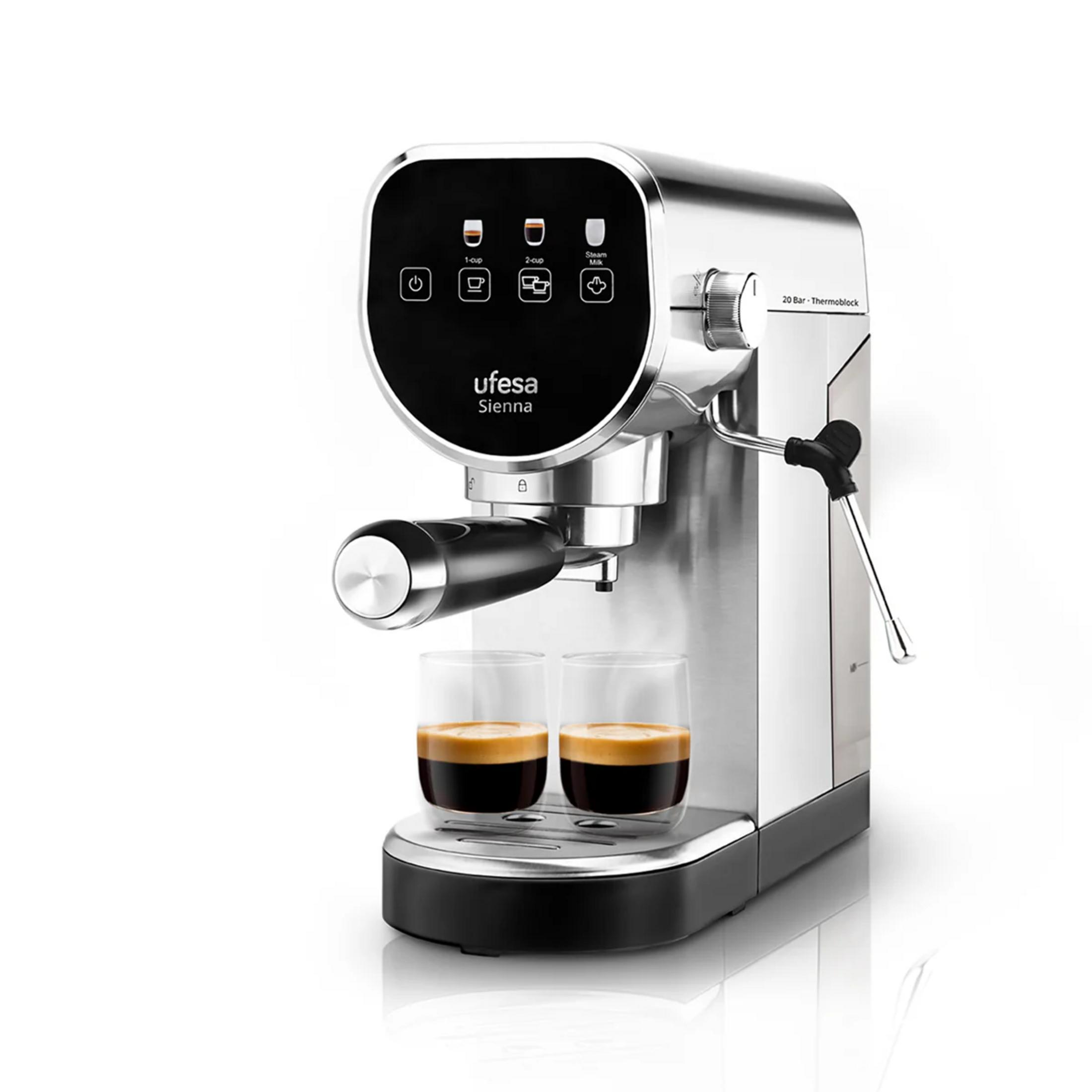 Macchina per espresso argentata con due bicchieri di espresso e pannello di controllo.