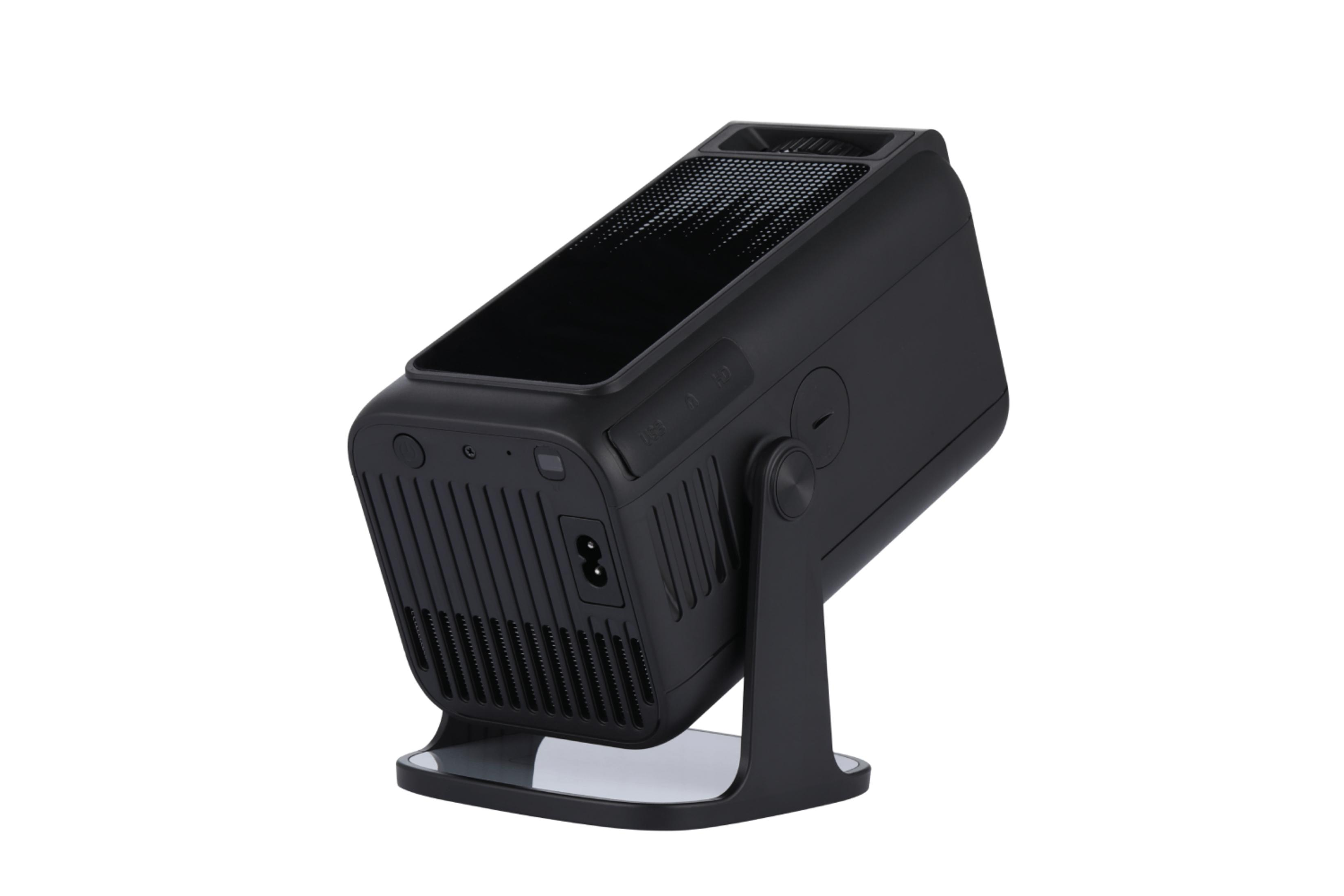 Proyector negro sobre un soporte, con rejillas de ventilación y puertos.