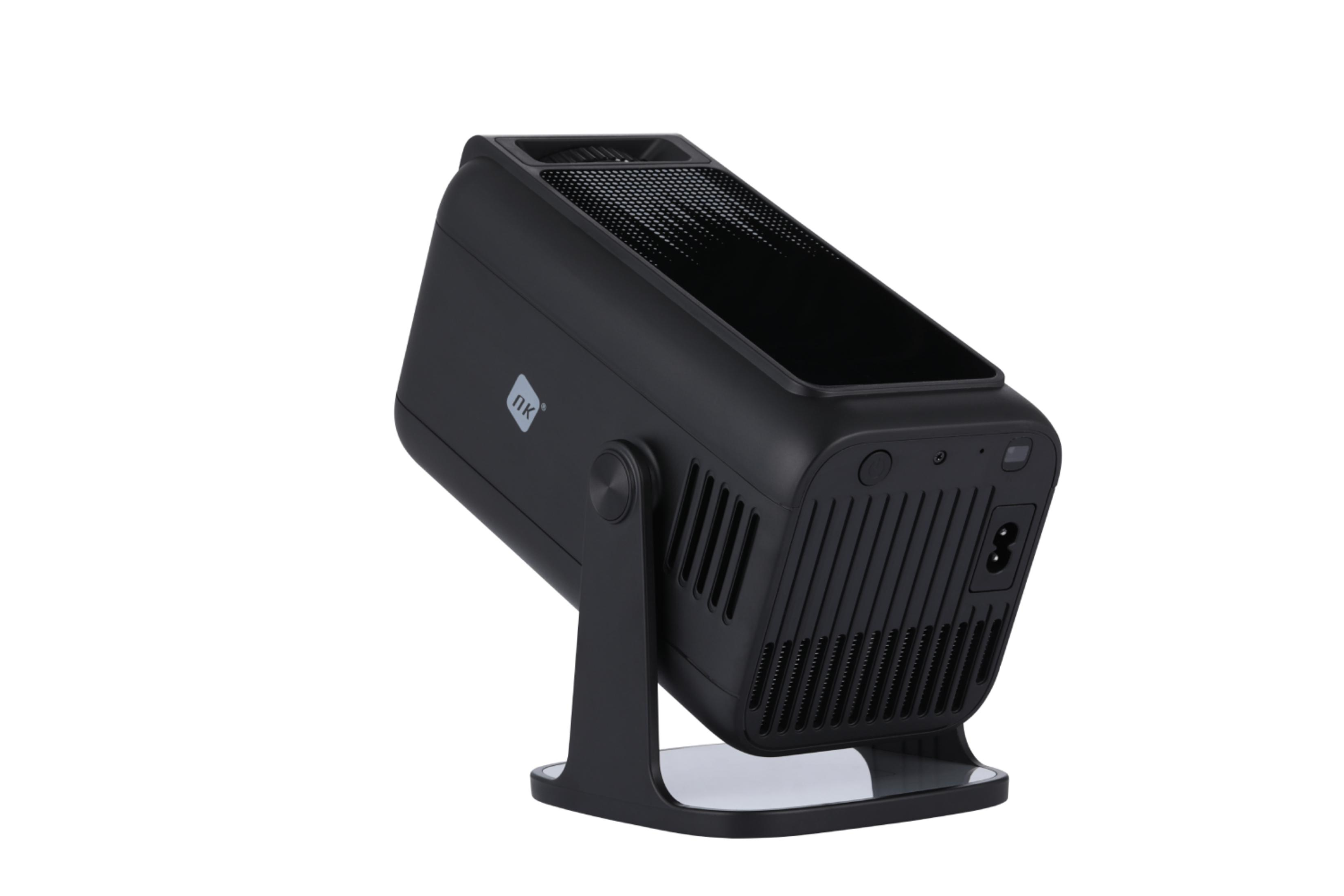 Proyector negro con soporte, rejillas de ventilación y un logo sobre fondo blanco.