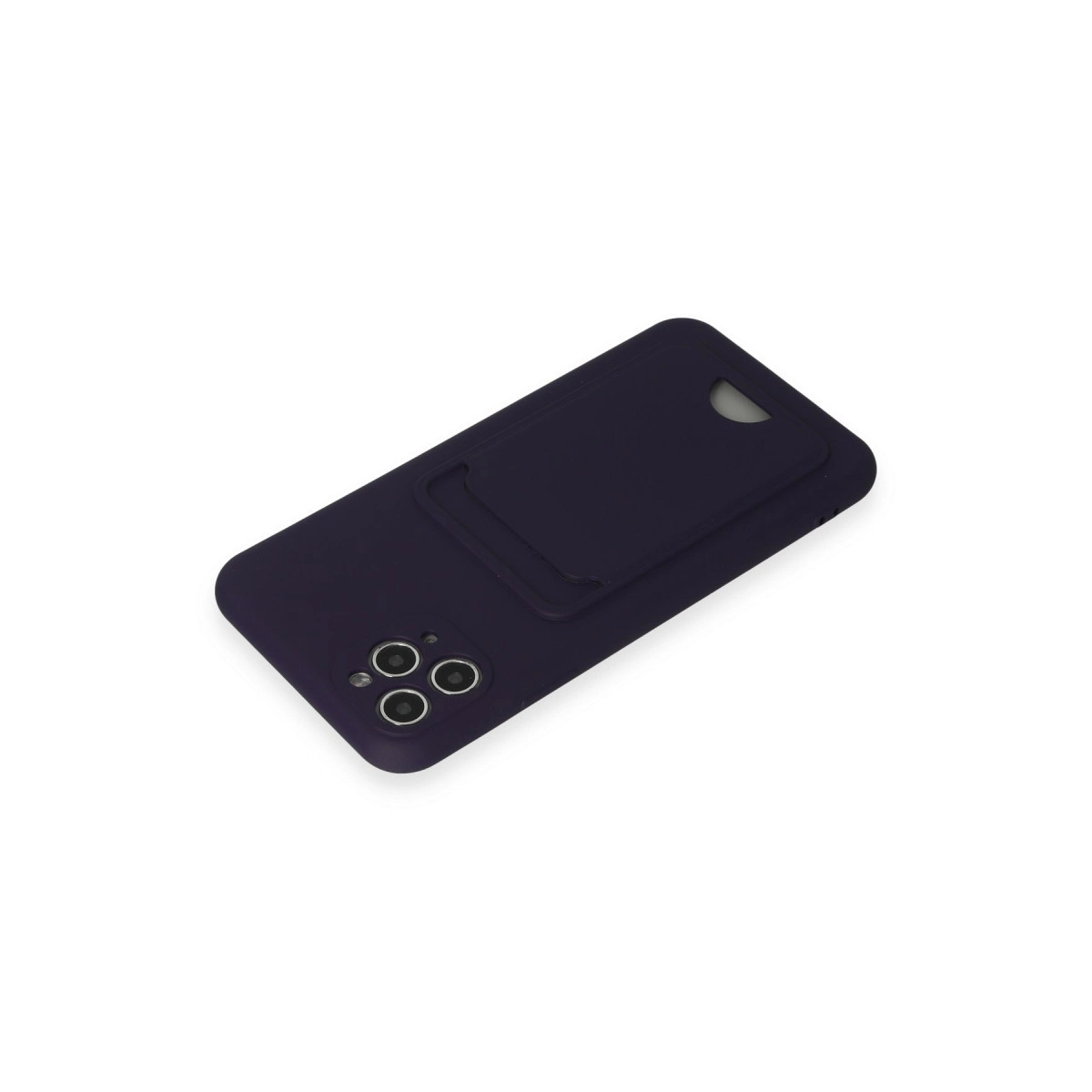 Koyu mor telefon kılıfı, kart yuvası ve üç kamera lens kesiği bulunur.