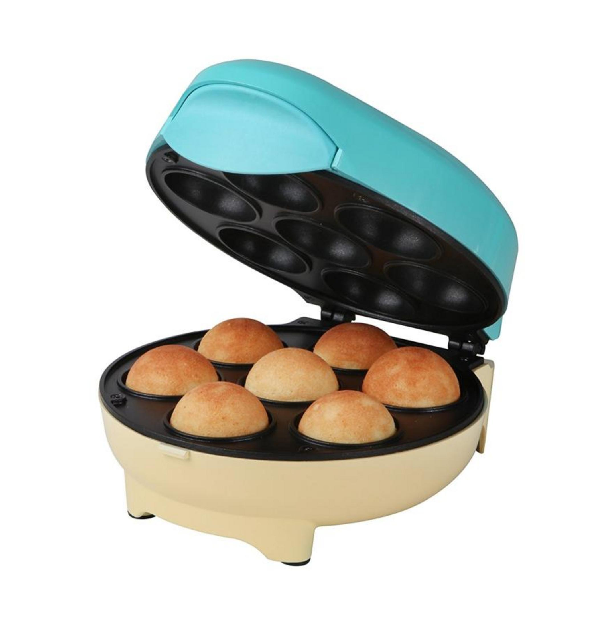 Una máquina para hacer pasteles abierta, color crema y turquesa, con seis pasteles horneados.