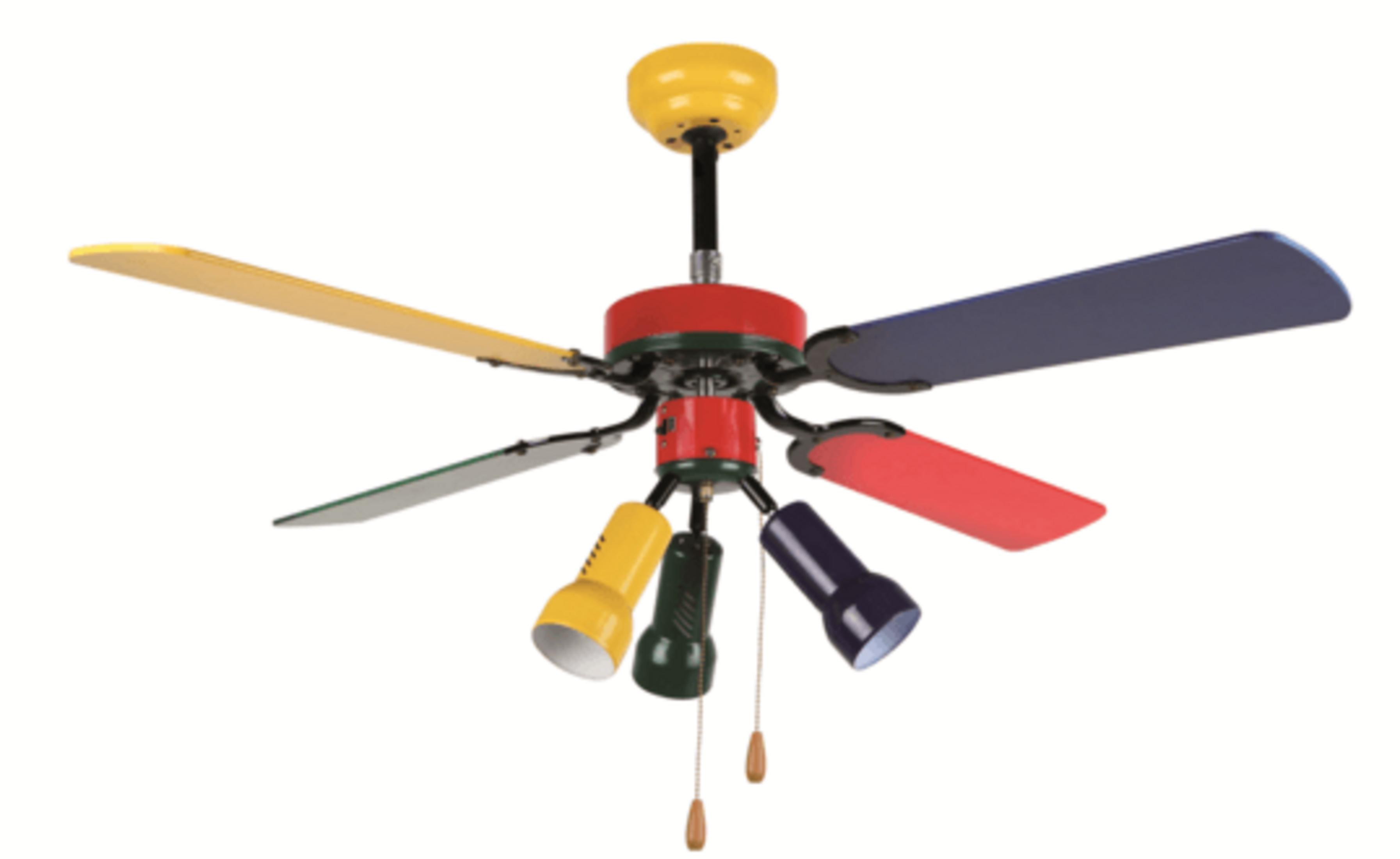 Ventilador de techo colorido con cinco aspas y tres luces.