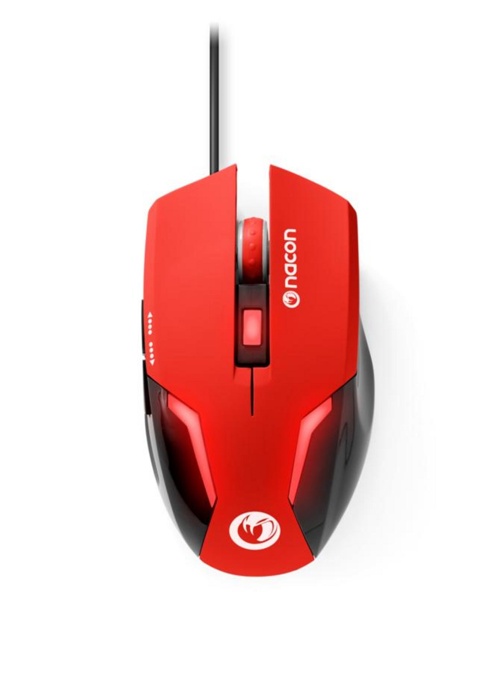 Un mouse gaming rosso con cavo nero e logo, su sfondo bianco.