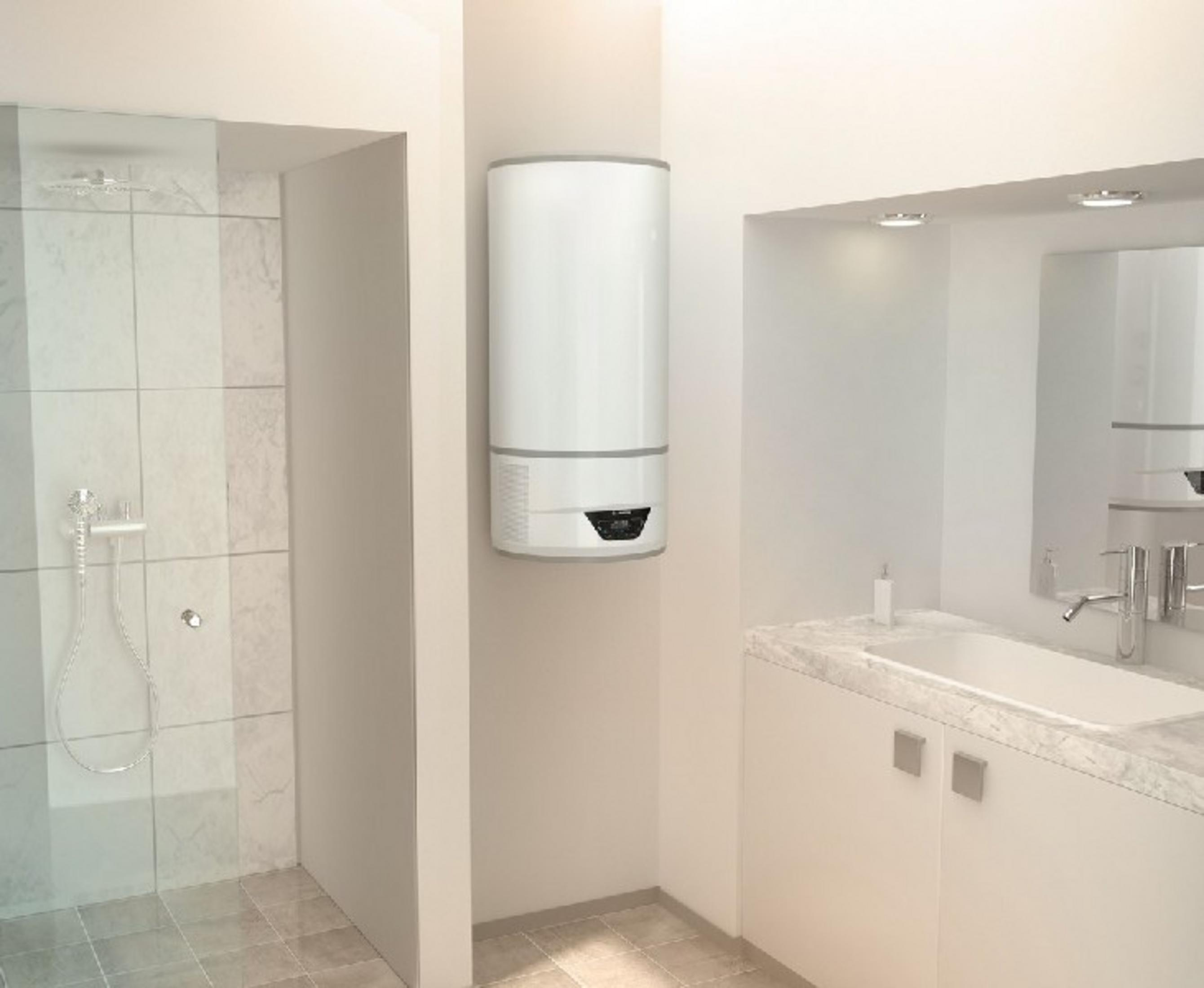 Bagno moderno con doccia, lavandino e scaldabagno.