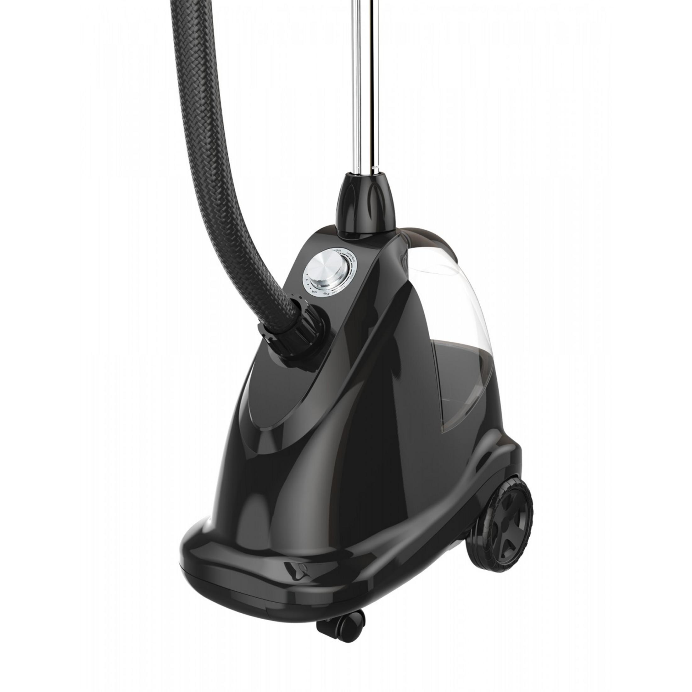 Un vaporizzatore per abiti nero con ruote e serbatoio dell'acqua trasparente.
