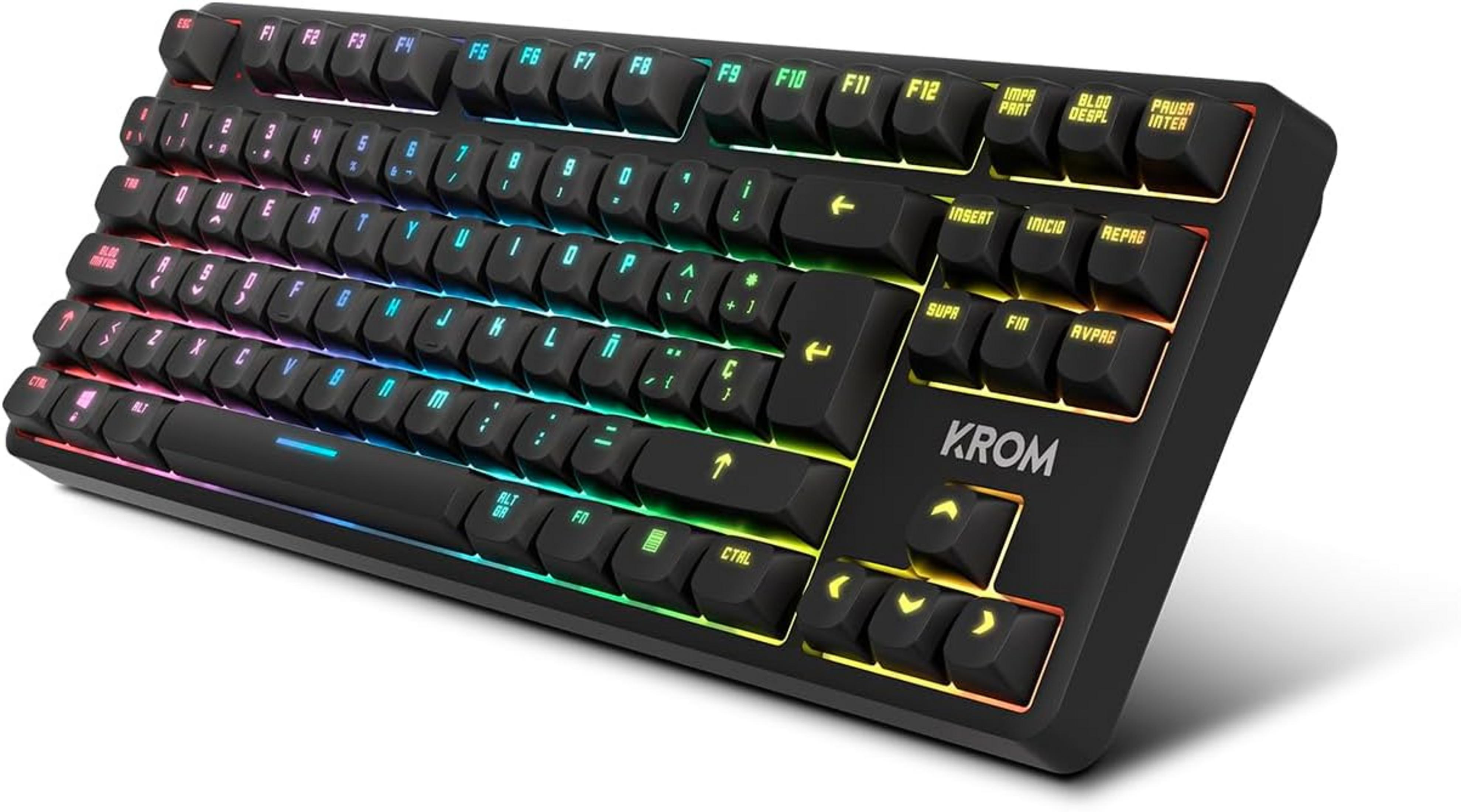 Una tastiera gaming KROM nera con retroilluminazione RGB è mostrata di lato.