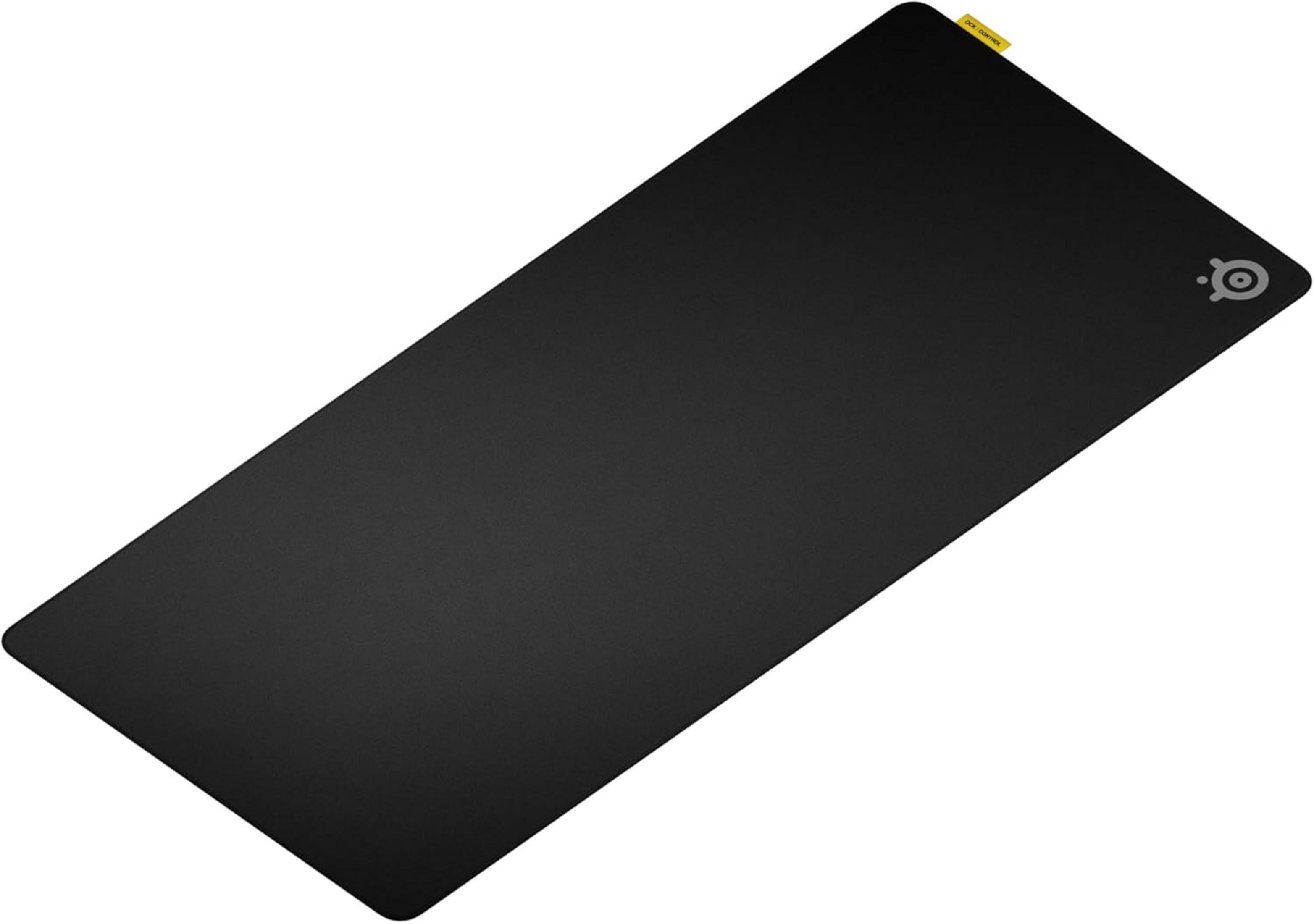 Schwarzes Mauspad mit SteelSeries-Logo und gelbem Etikett.